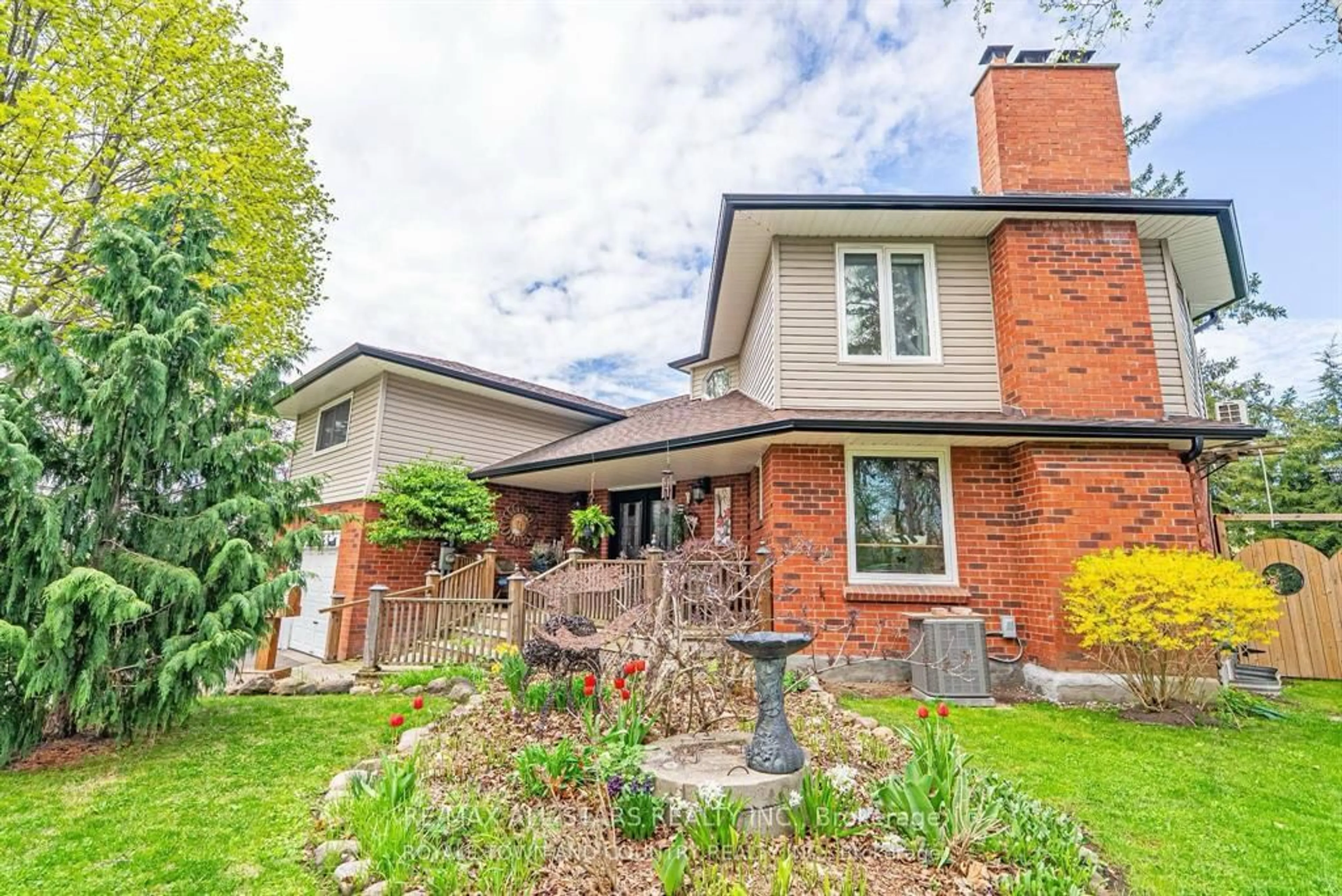 Home with brick exterior material, unknown for 5090 Baldwin St, Whitby Ontario L1M 1T3