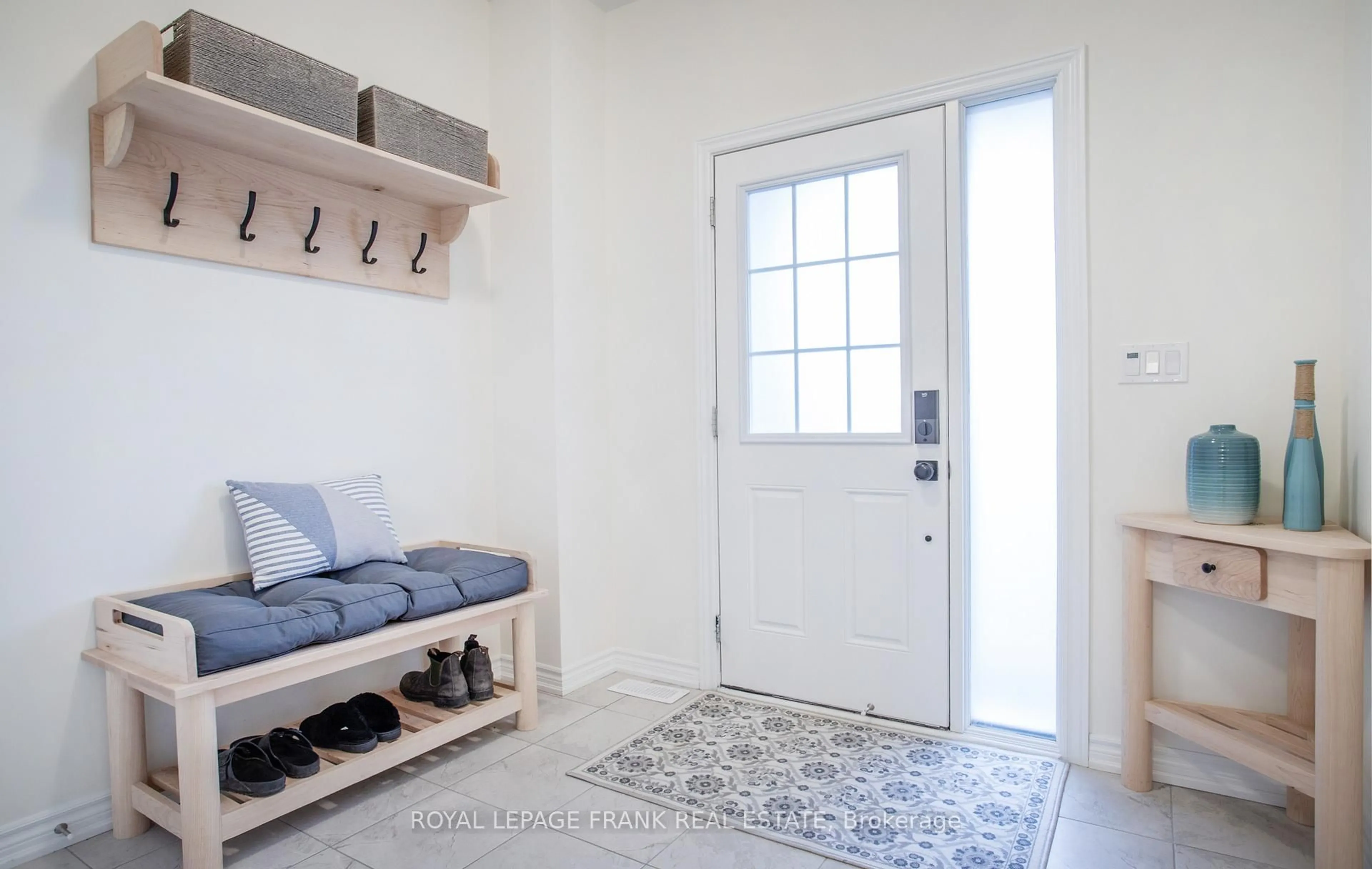 Indoor entryway for 89 North Garden Blvd, Scugog Ontario L9L 0E1