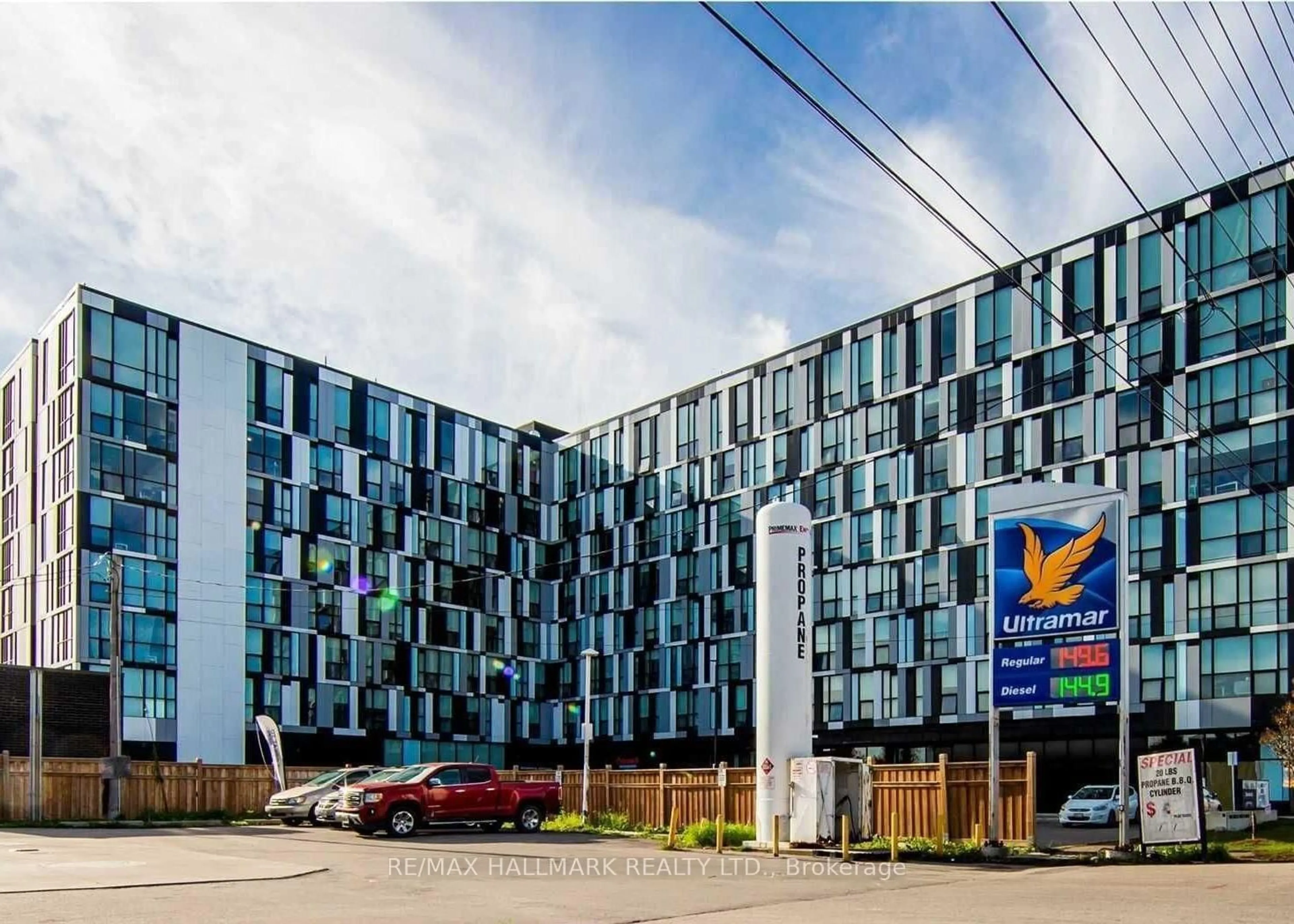 Indoor foyer for 1900 Simcoe St #436, Oshawa Ontario L6E 0M7