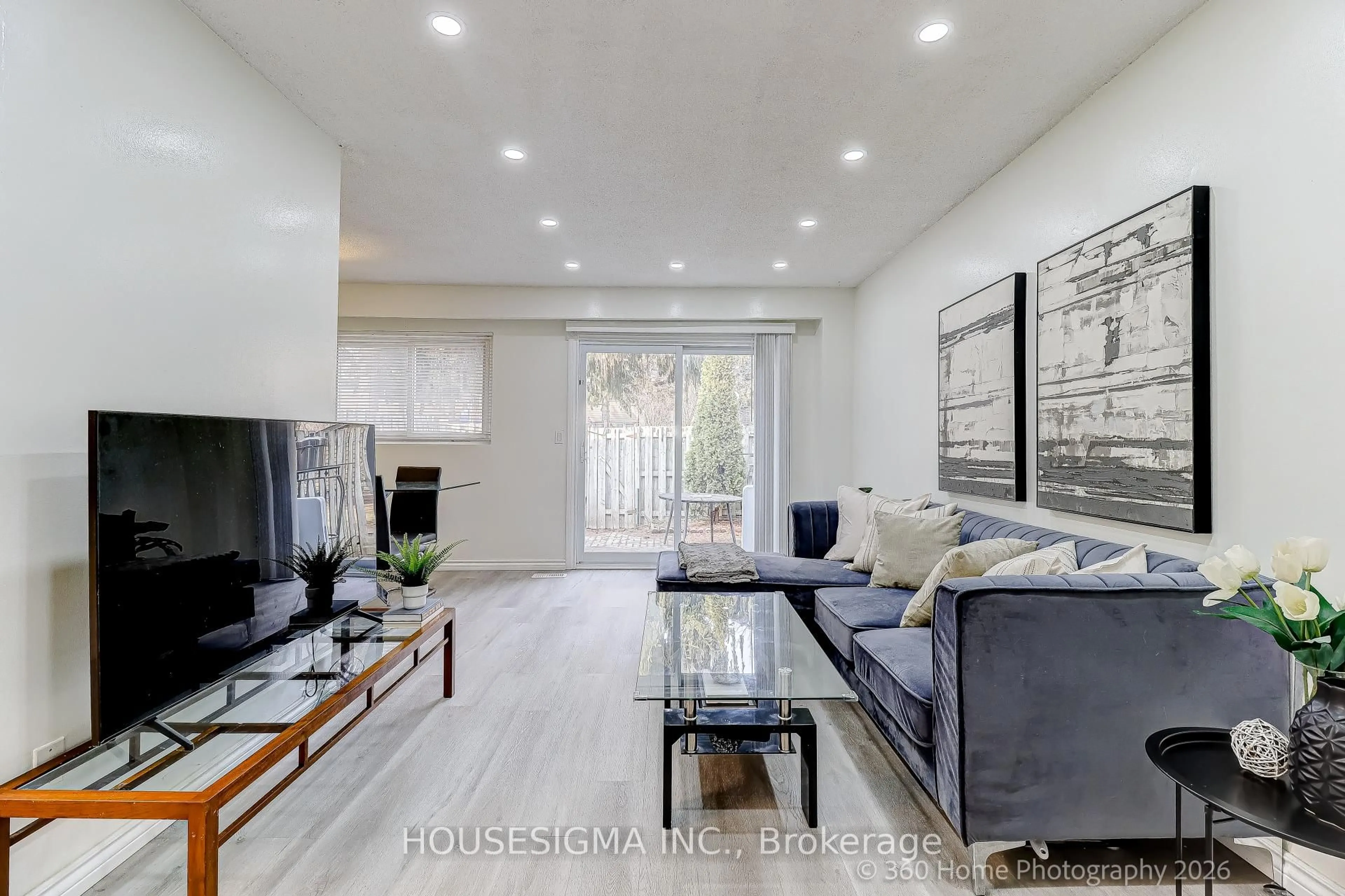 Living room with furniture, unknown for 927 Burns St #29, Whitby Ontario L1N 6J5