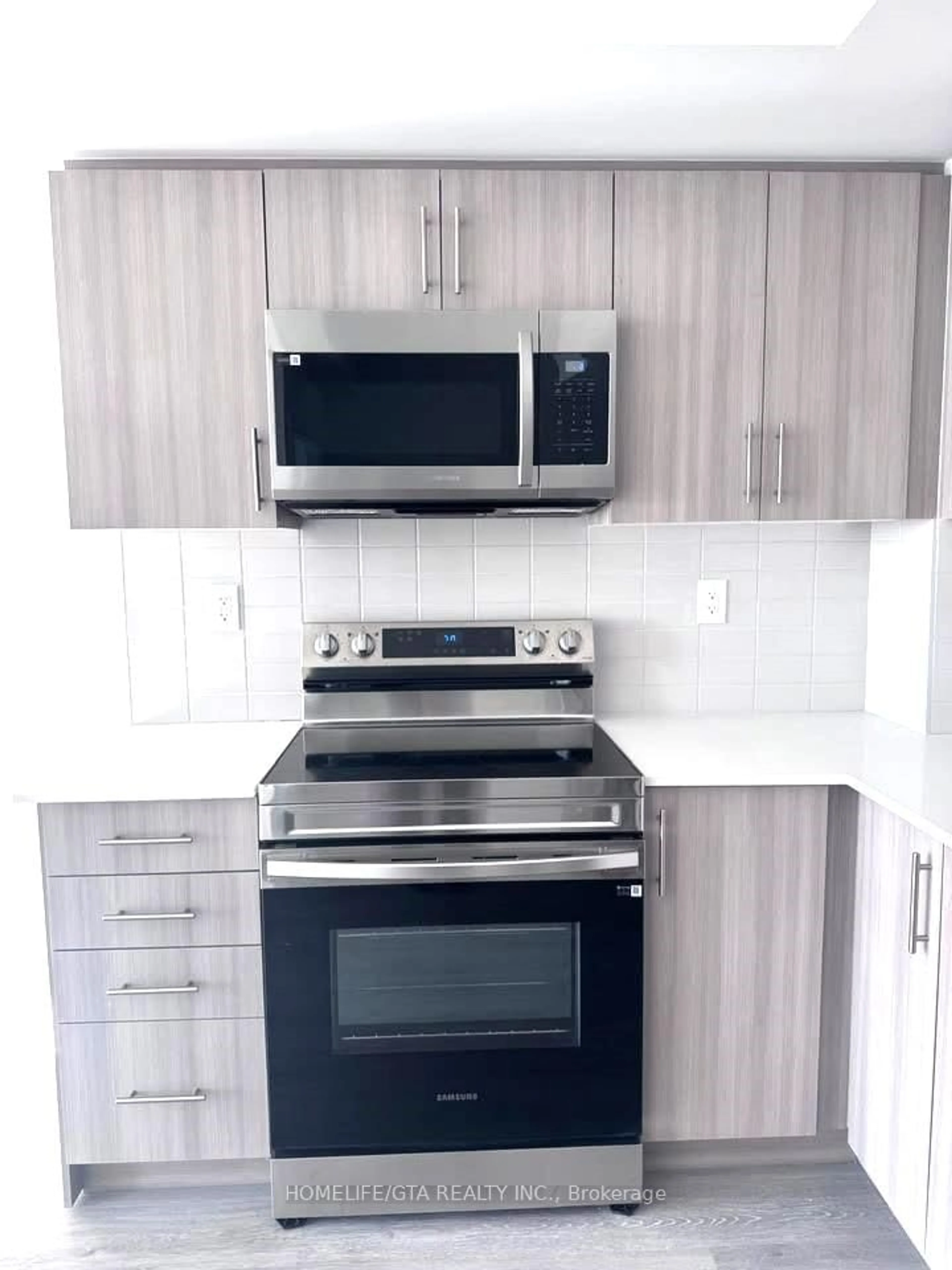 Standard kitchen, unknown for 1435 Celebration Dr #2811, Pickering Ontario L1W 0C4