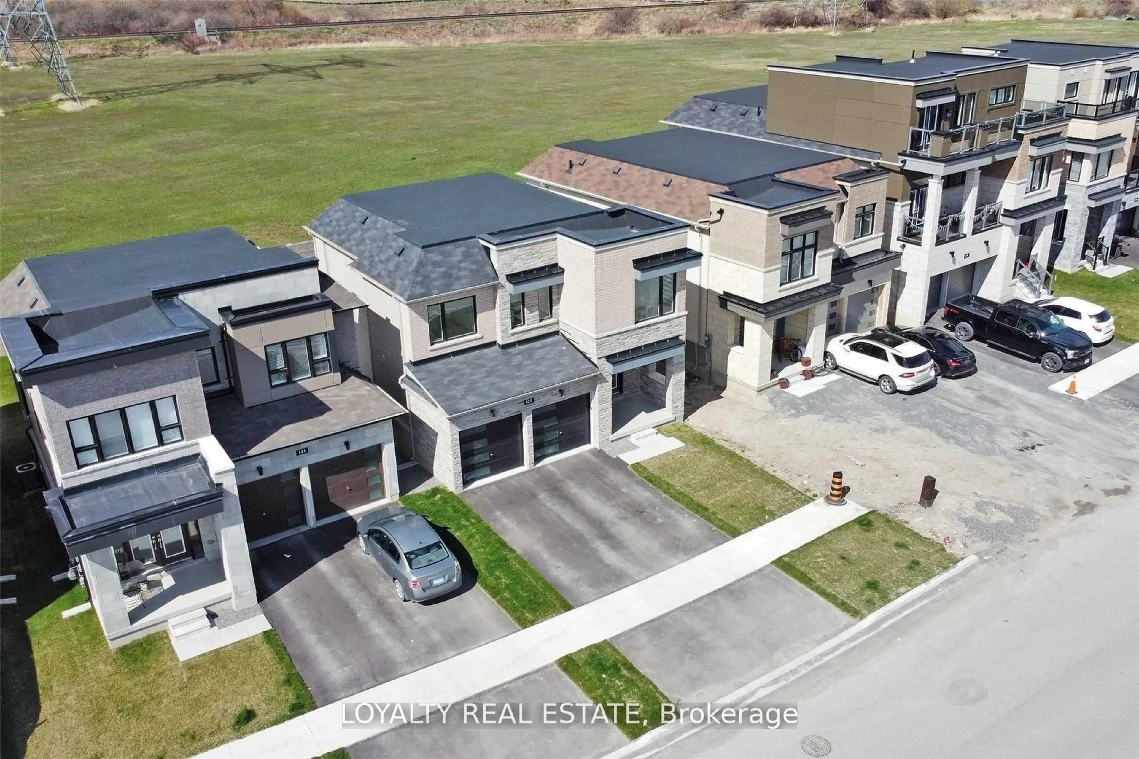 A pic from outside/outdoor area/front of a property/back of a property/a pic from drone, street for 127 Yacht Dr, Clarington Ontario L1C 4A7