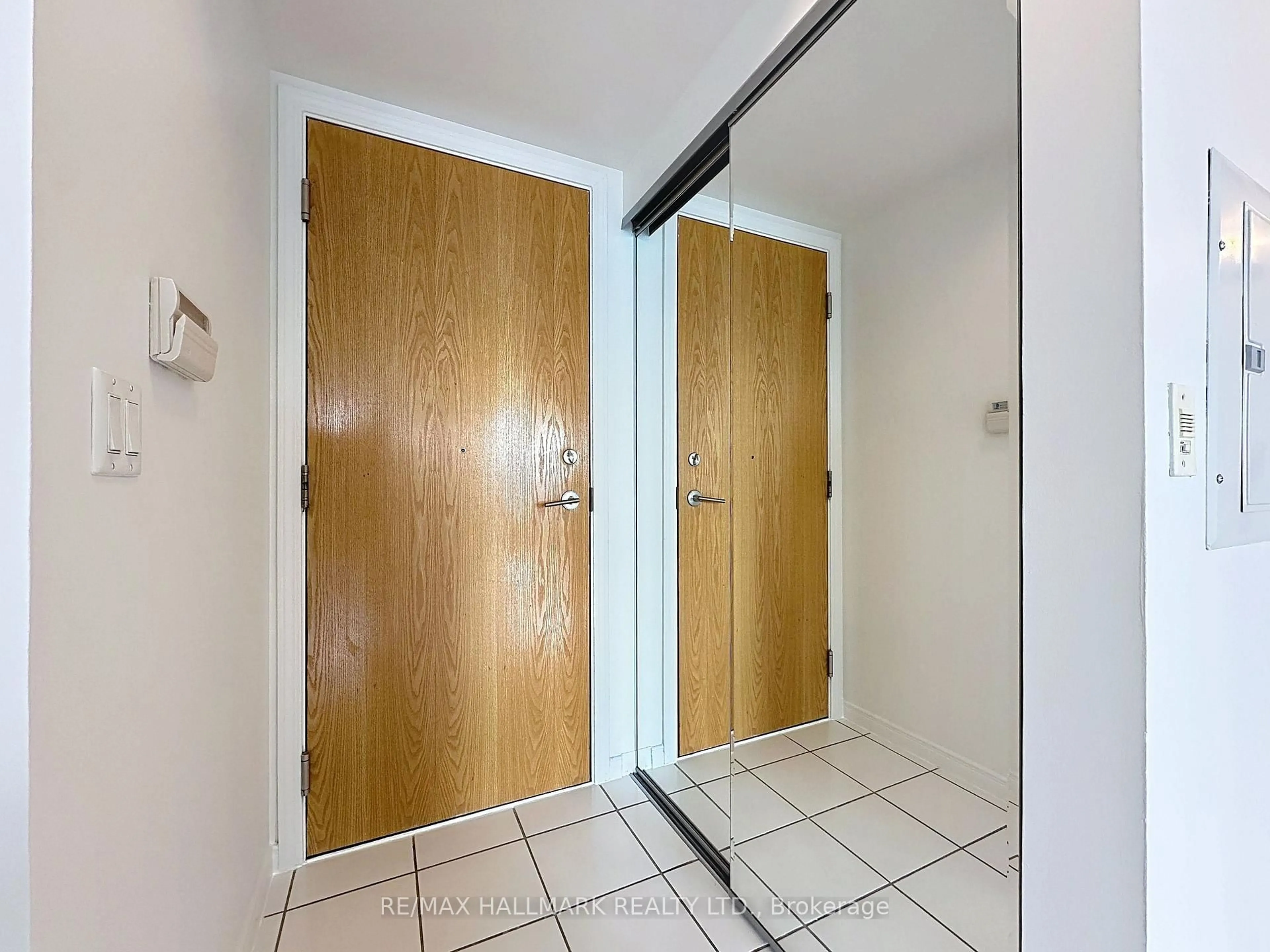 Unknown for 340 Watson St #208, Whitby Ontario L1N 9G1