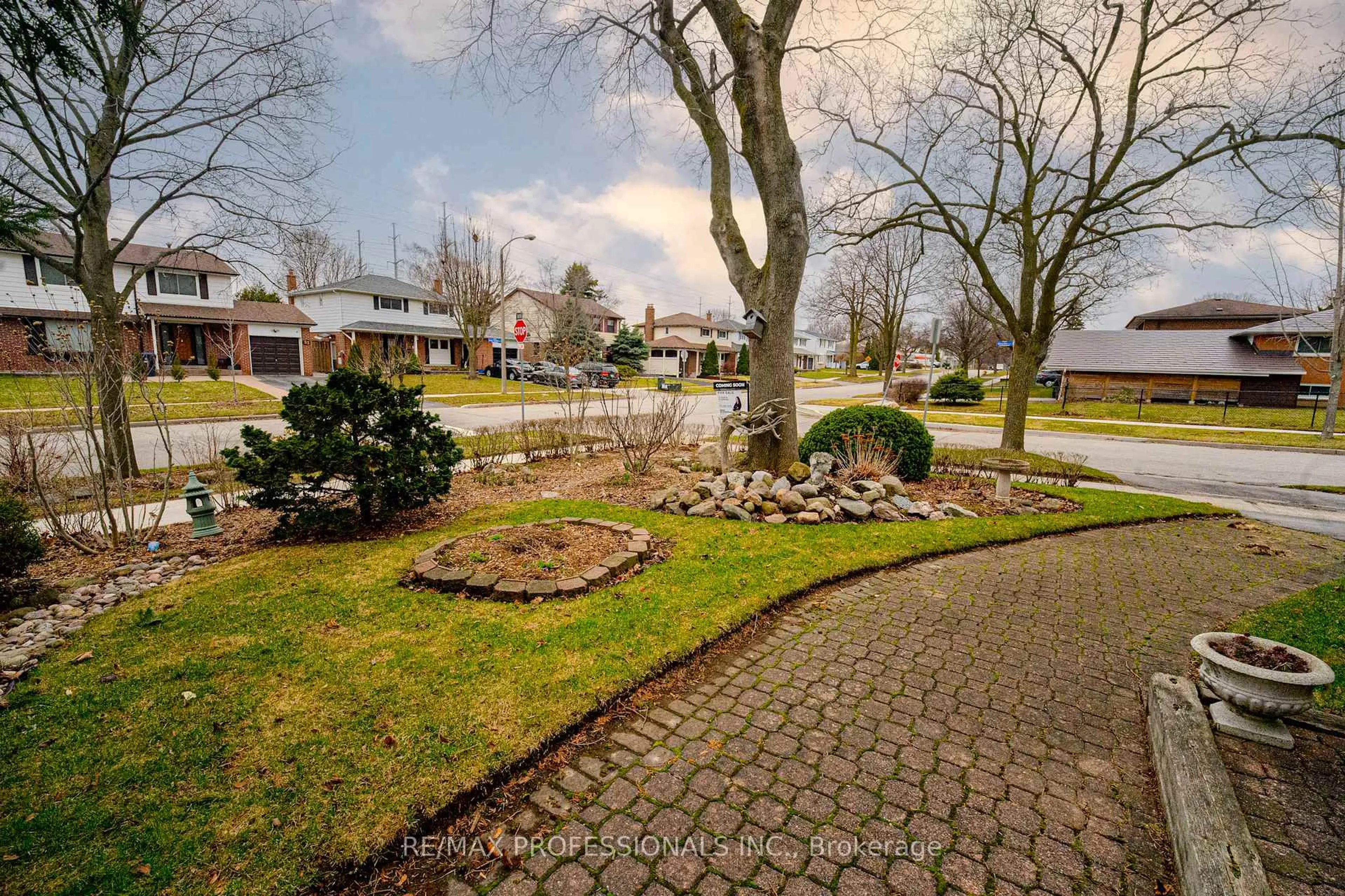 Patio, street for 1 Bluefin Cres, Toronto Ontario M1H 2K9