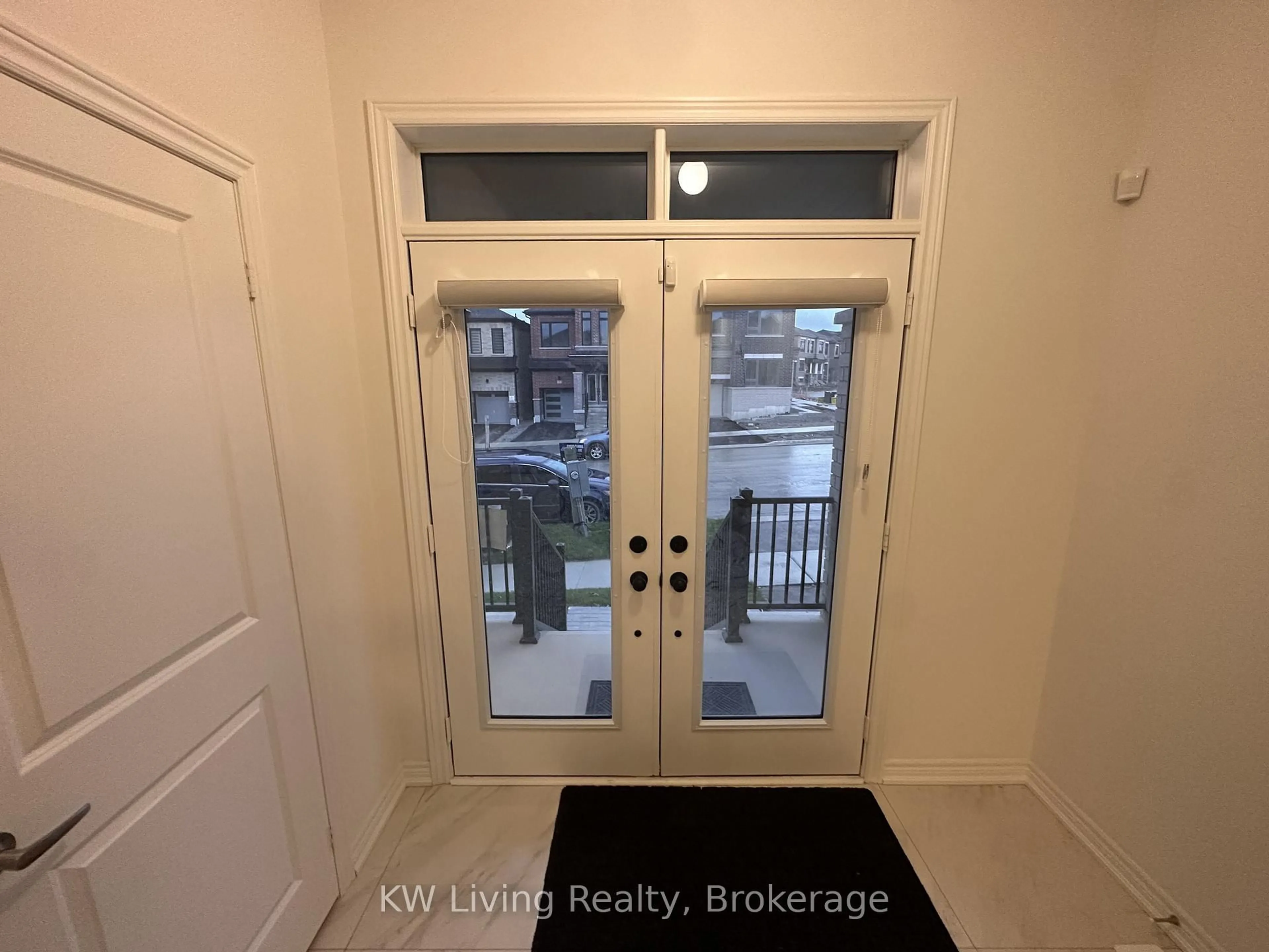 Indoor entryway for 1266 Talisman Manr, Pickering Ontario L1V 2P8