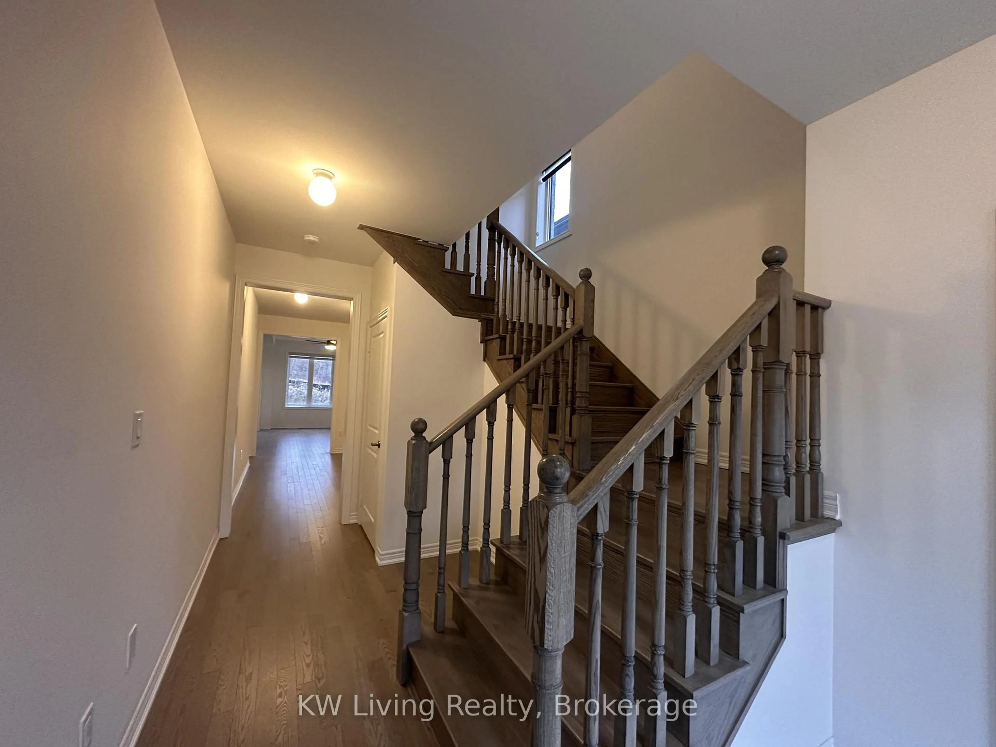 Indoor entryway for 1266 Talisman Manr, Pickering Ontario L1V 2P8