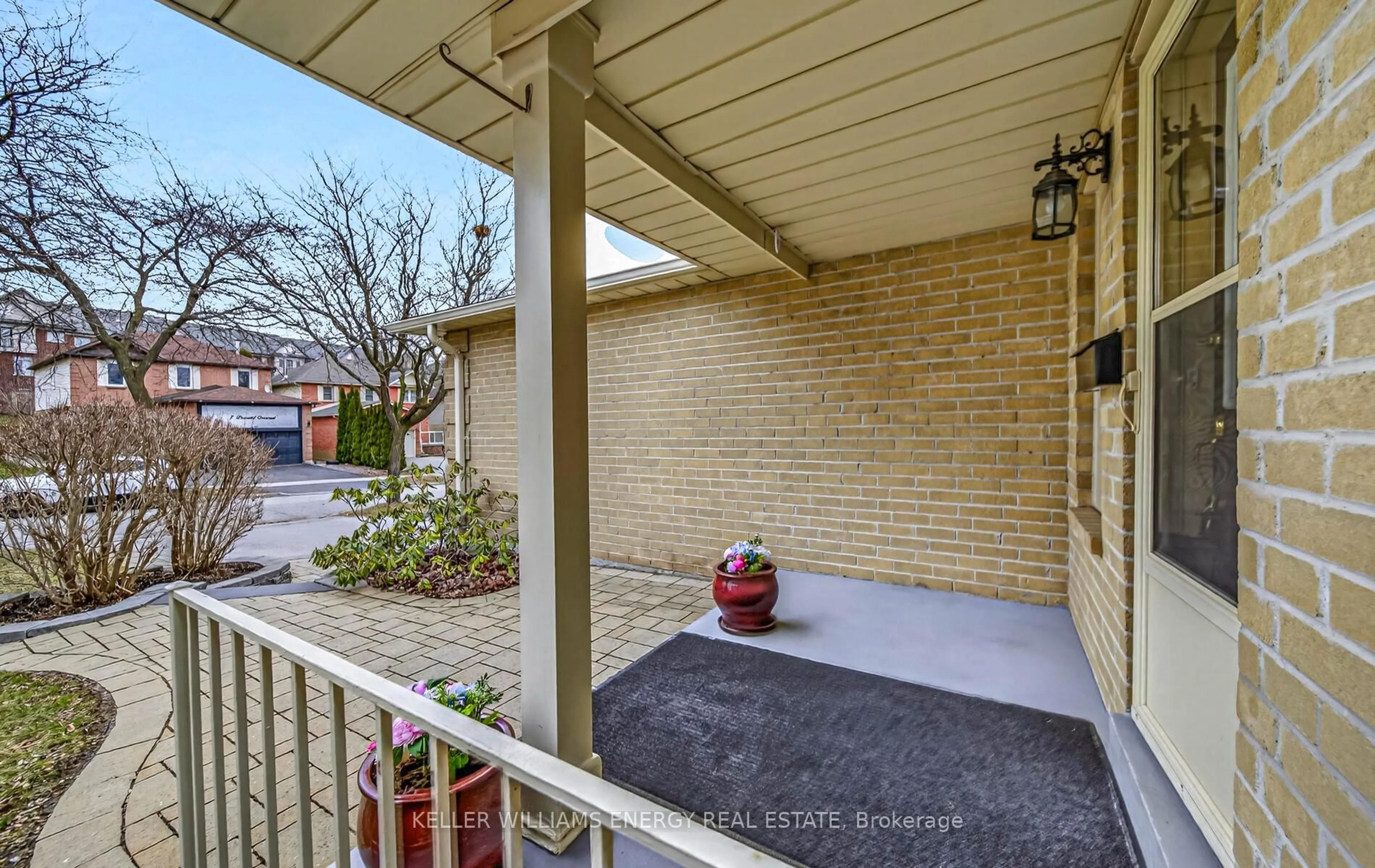 Patio, street for 10 Ducatel Cres, Ajax Ontario L1T 3B8