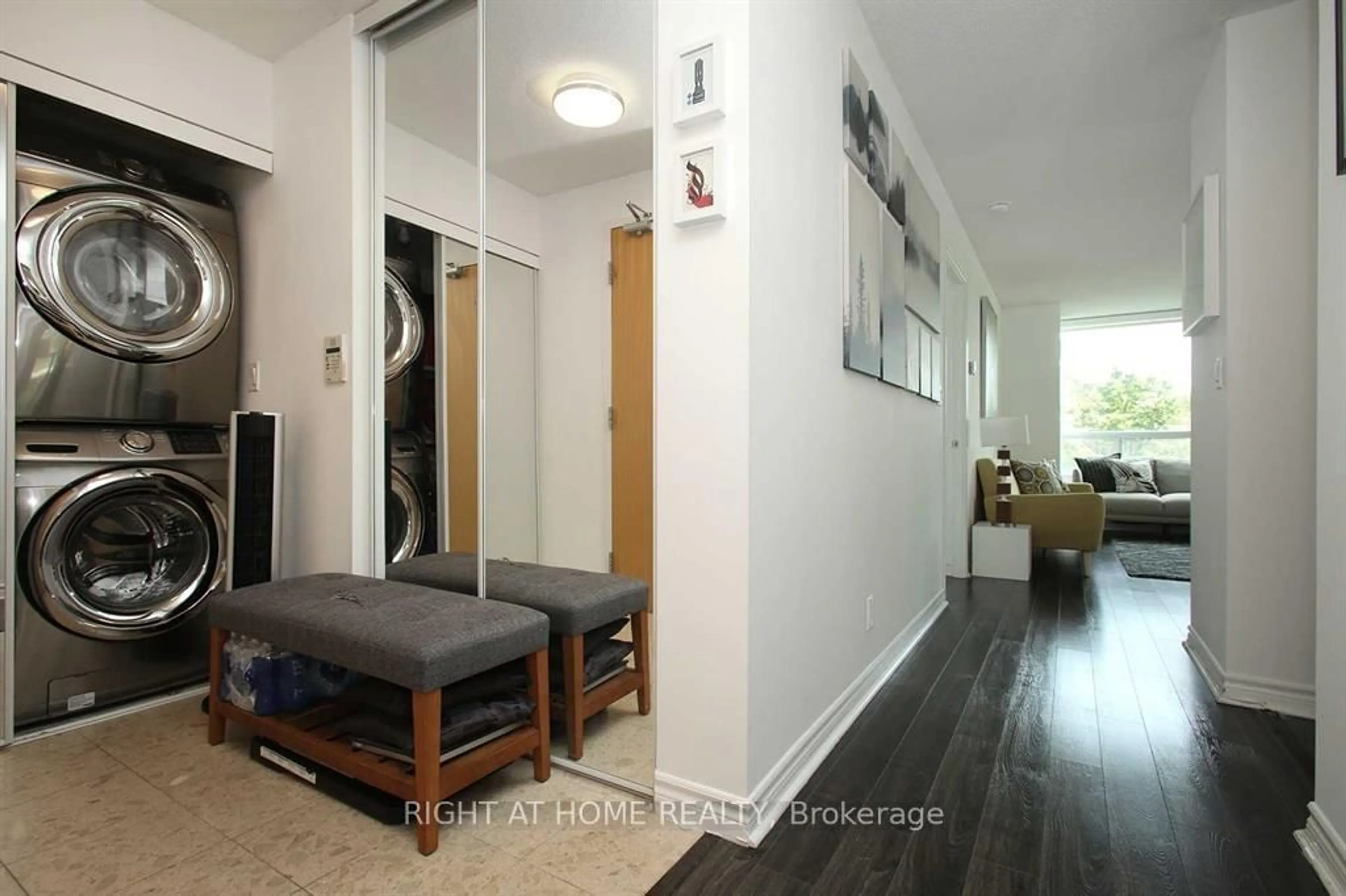 Indoor entryway for 68 Grangeway Ave #210, Toronto Ontario M1H 0A1