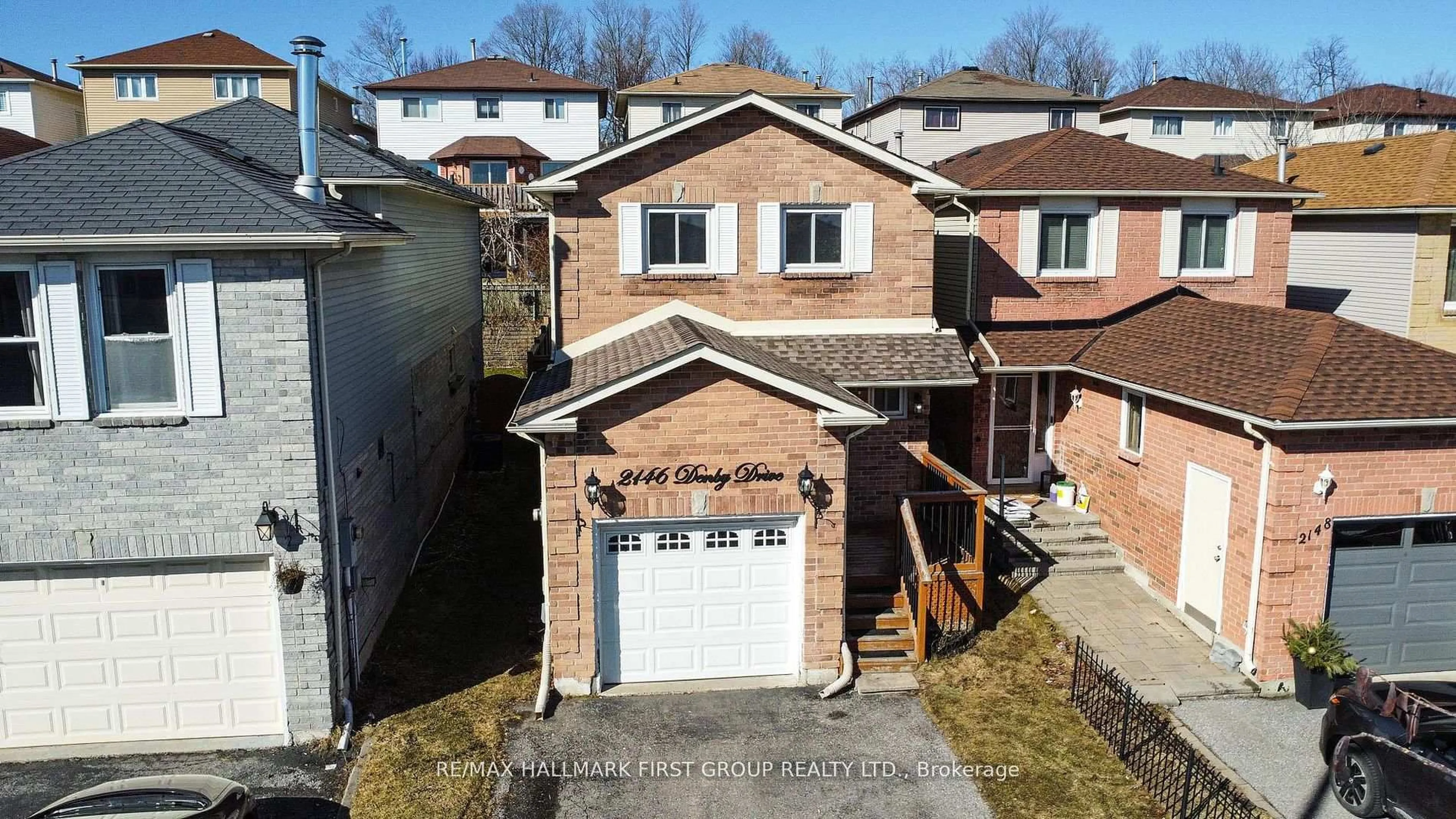 A pic from outside/outdoor area/front of a property/back of a property/a pic from drone, street for 2146 Denby Dr, Pickering Ontario L1X 1Z2
