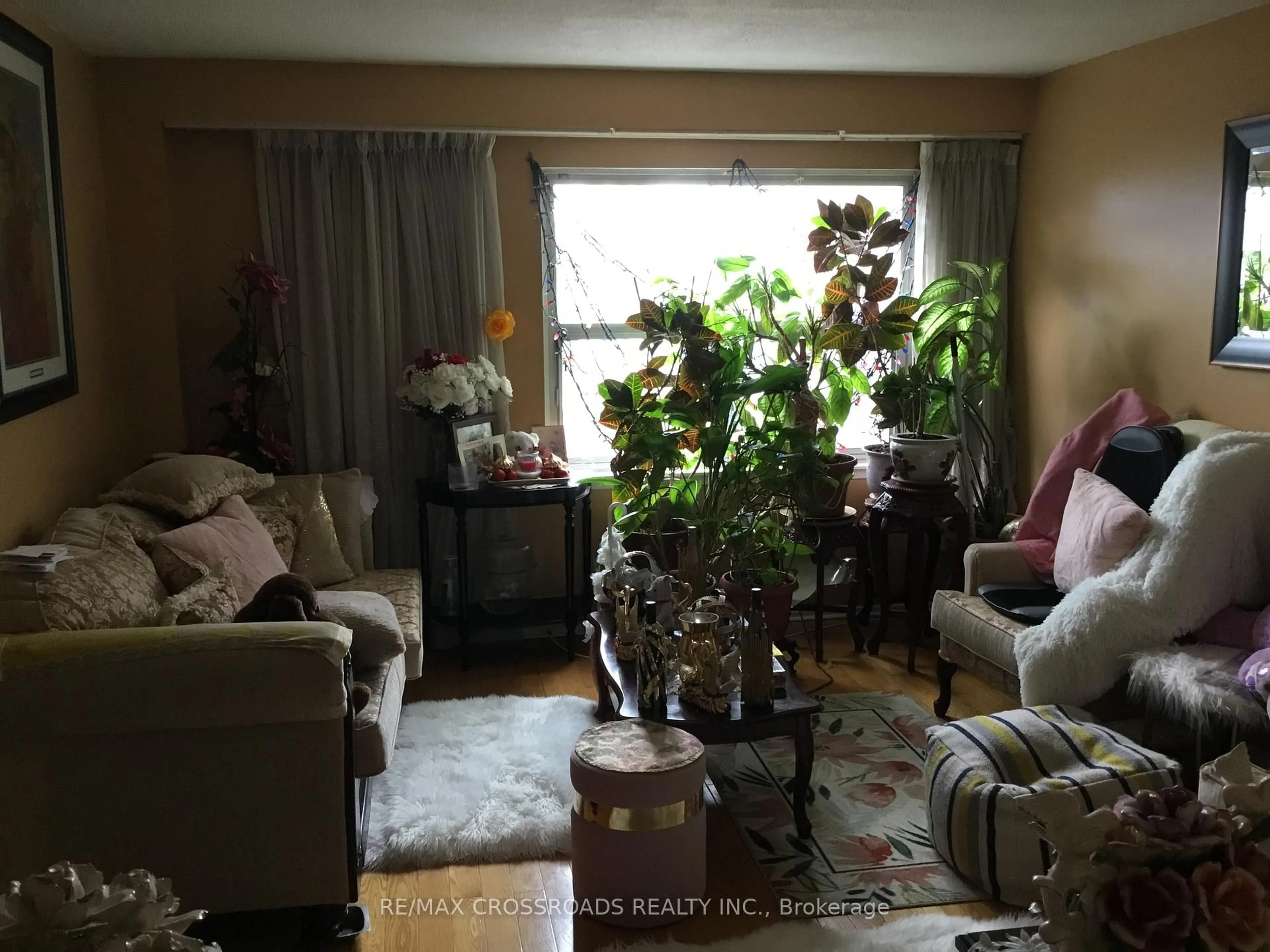 Living room with furniture, unknown for 28 Scotney Grve, Toronto Ontario M1B 2S4