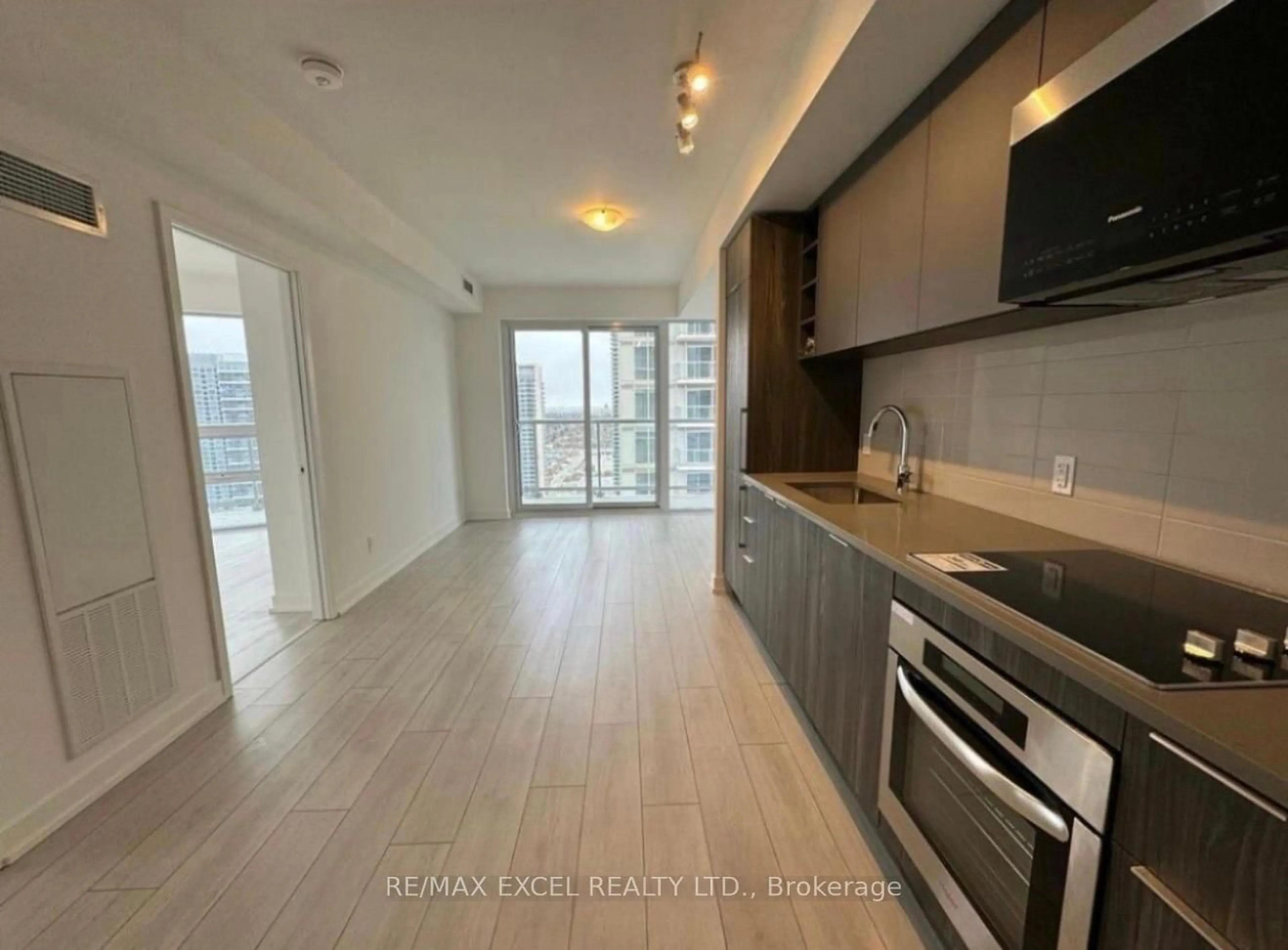 Open concept kitchen, wood/laminate floor for 2031 Kennedy Rd #3121, Toronto Ontario M1T 0B8