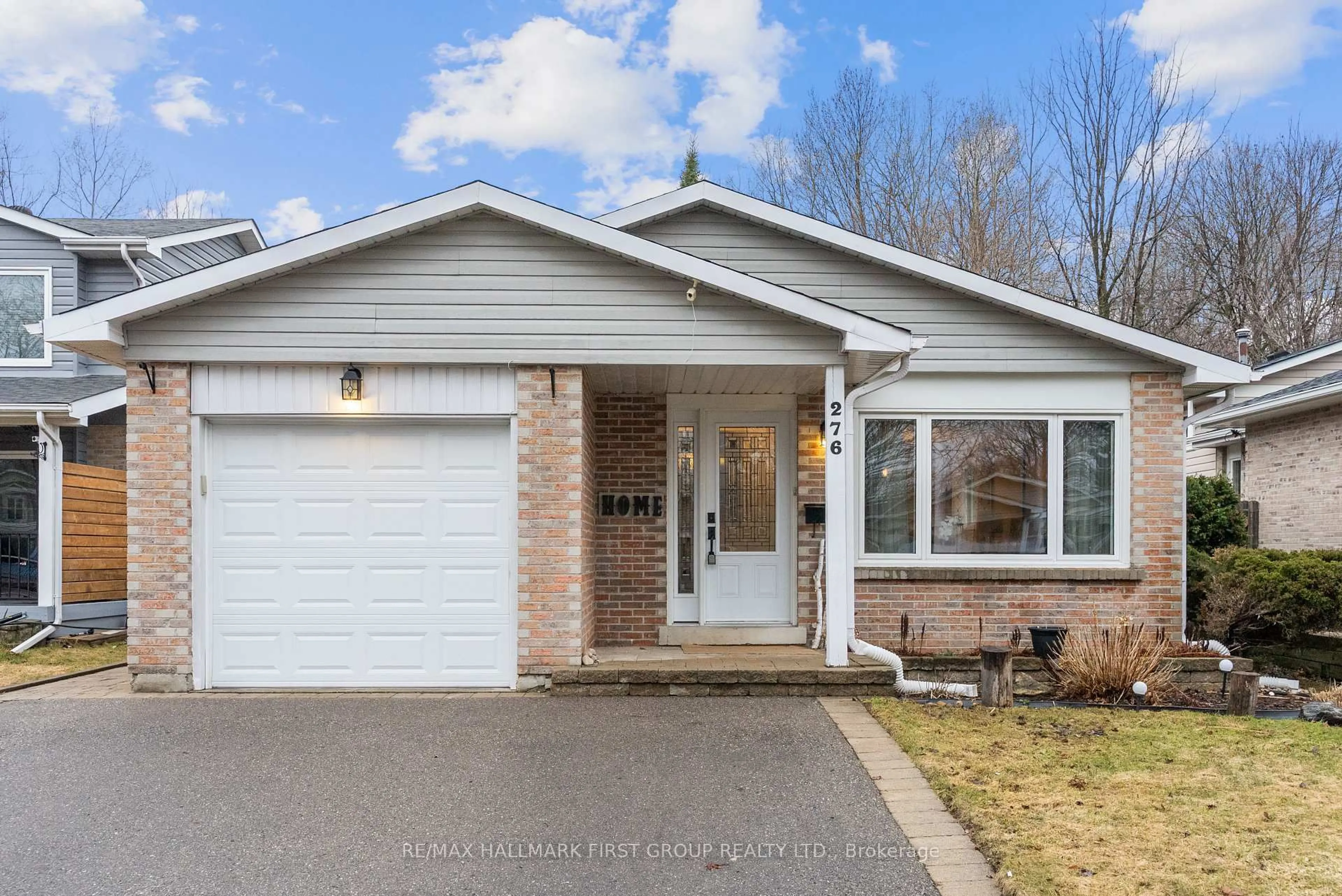 Home with vinyl exterior material, street for 276 Limerick St, Oshawa Ontario L1J 6K9