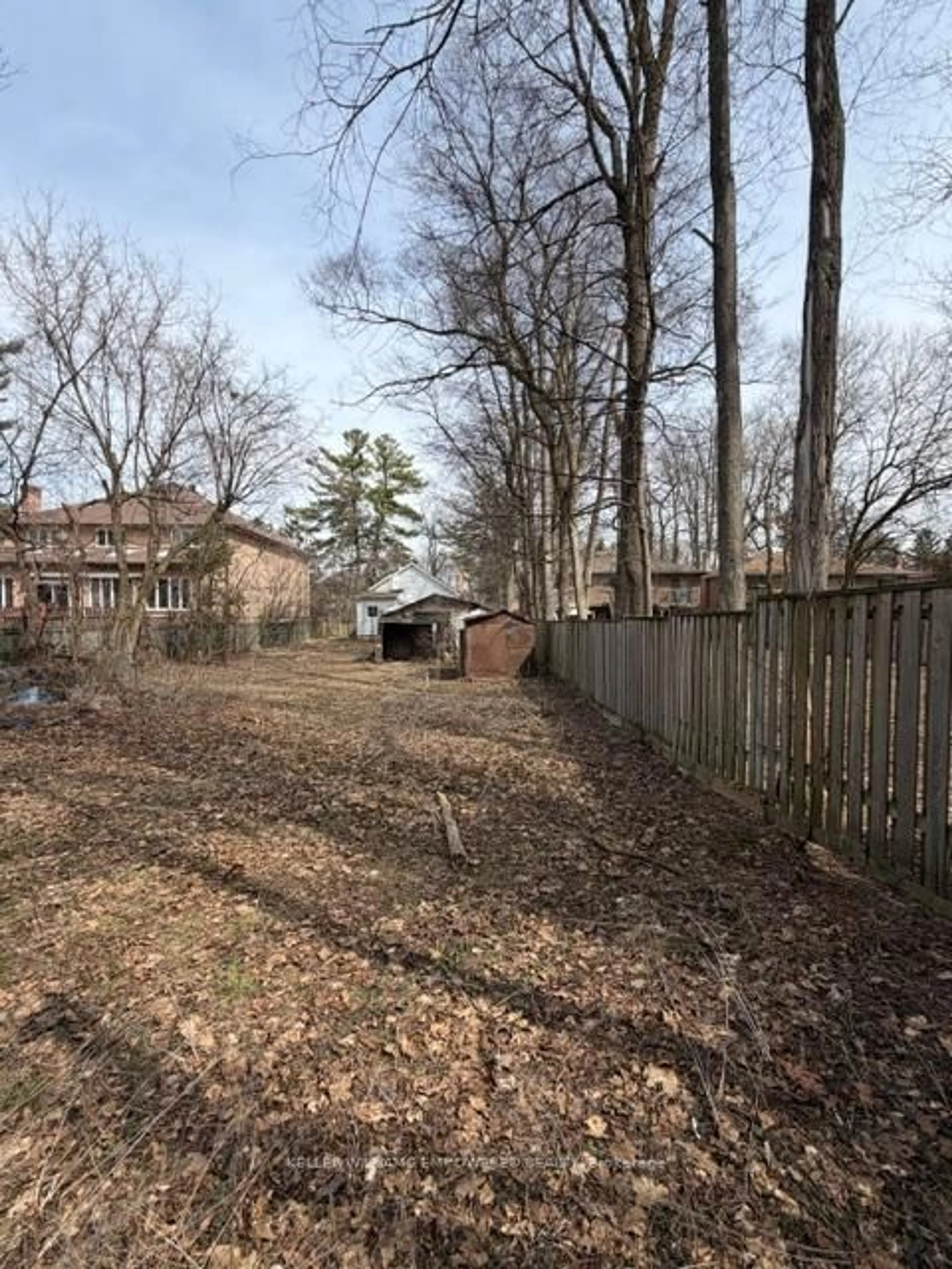 A pic from outside/outdoor area/front of a property/back of a property/a pic from drone, street for 38 Bobmar Rd, Toronto Ontario M1C 1C9