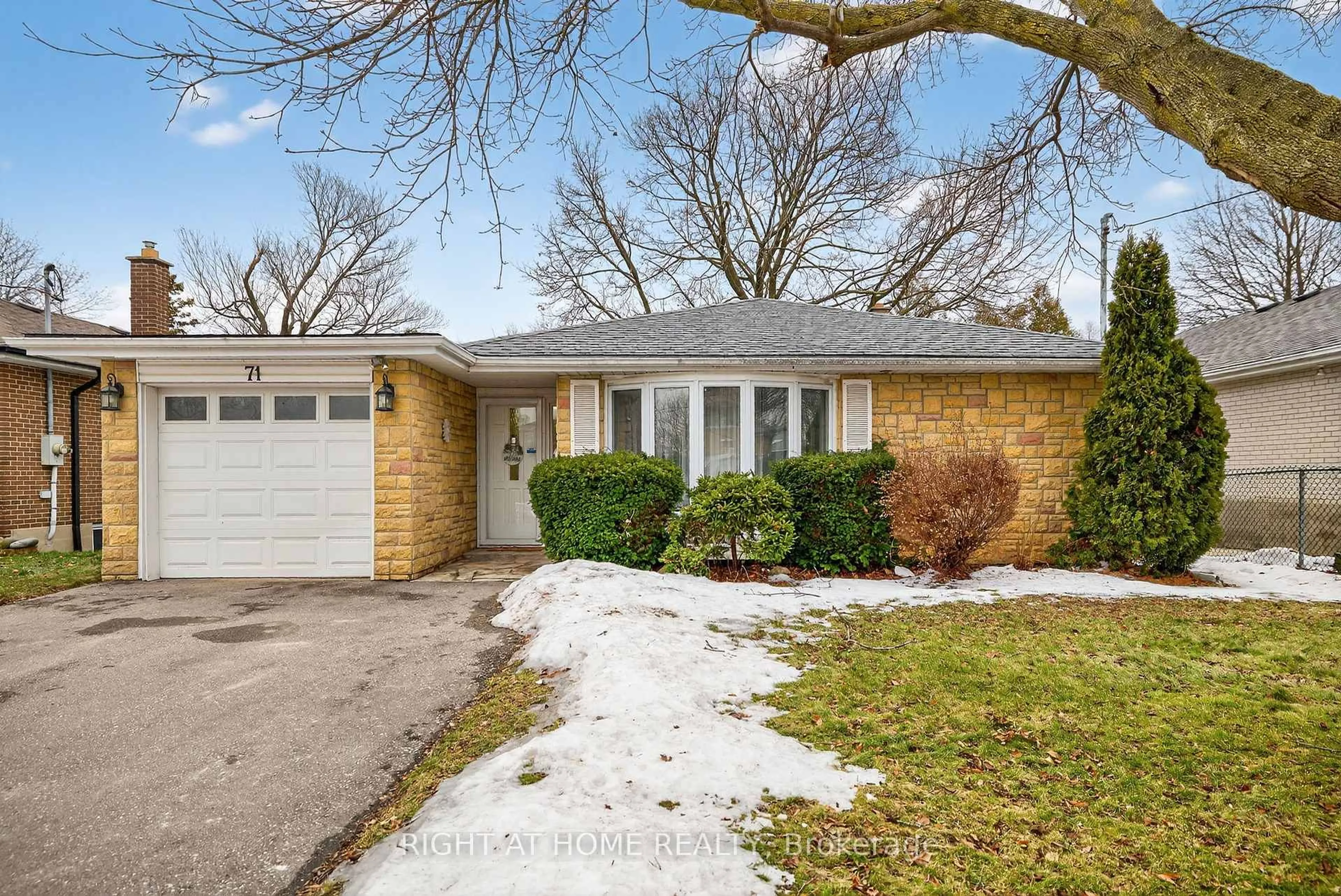 Home with brick exterior material, street for 71 Banmoor Blvd, Toronto Ontario M1J 2Z4