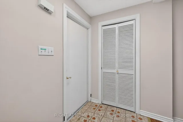 71 Banmoor Blvd, Toronto 5