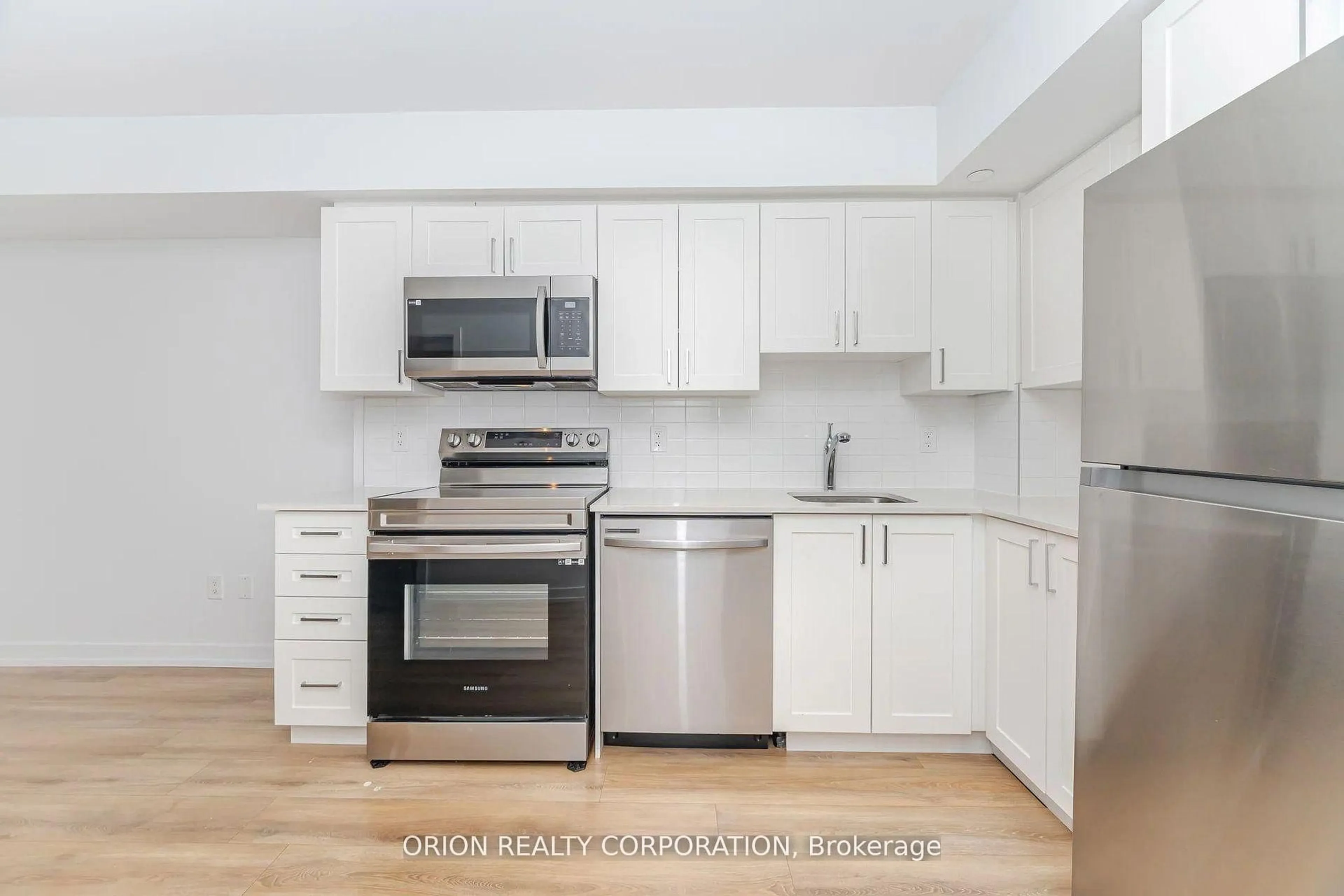 Standard kitchen, unknown for 1480 Bayly St #1103, Pickering Ontario L1W 0C2