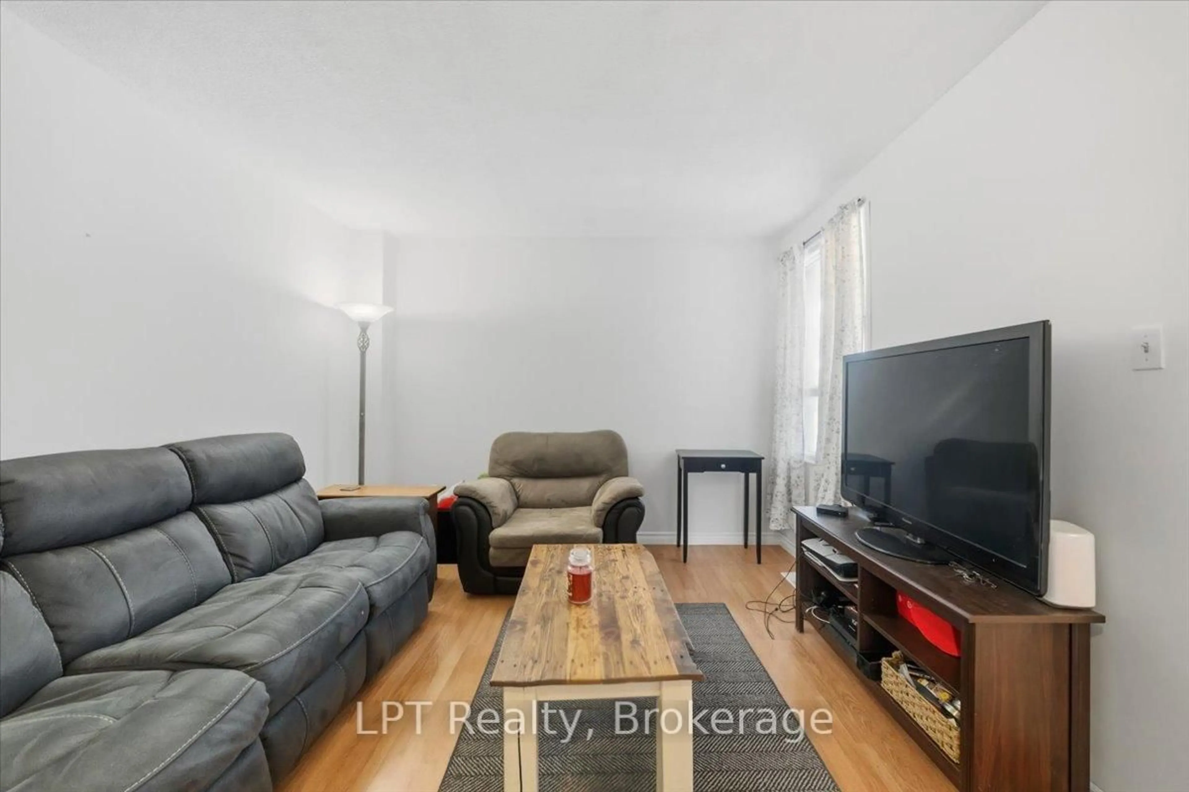 Living room with furniture, unknown for 22 Miles Dr, Ajax Ontario L1Z 1C7