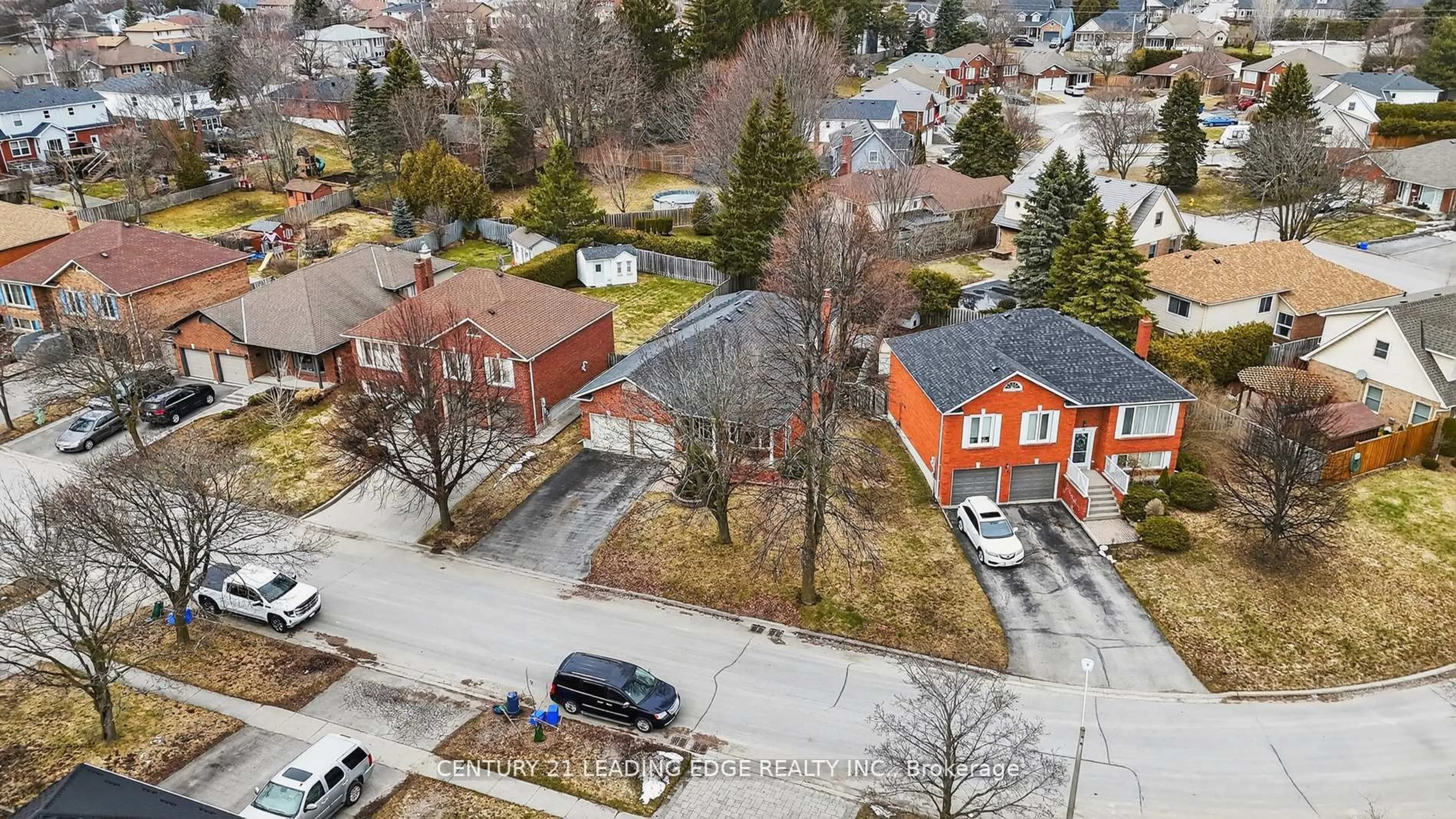 A pic from outside/outdoor area/front of a property/back of a property/a pic from drone, street for 14 Valleycrest Dr, Clarington Ontario L1E 1J1