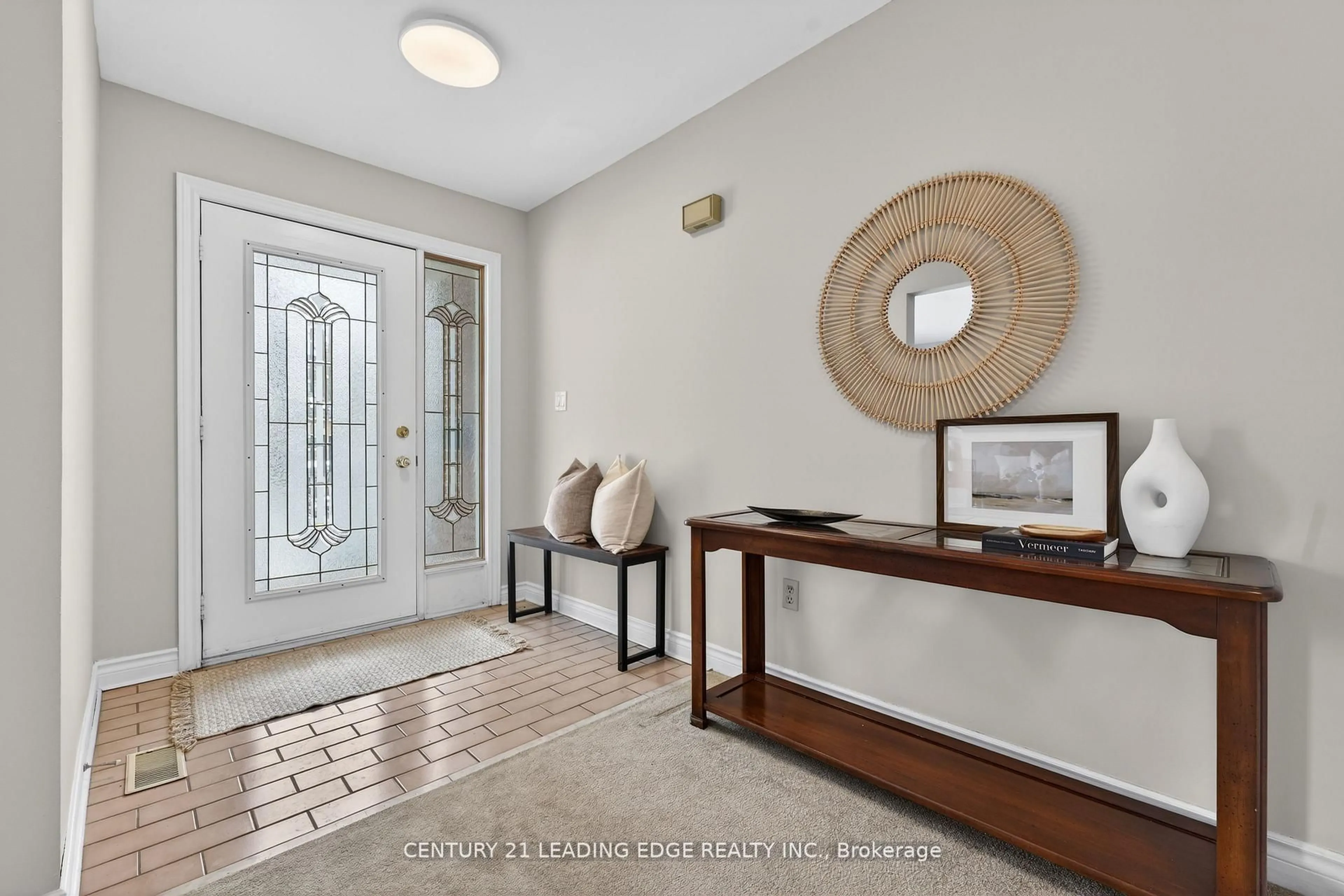 Indoor entryway for 14 Valleycrest Dr, Clarington Ontario L1E 1J1