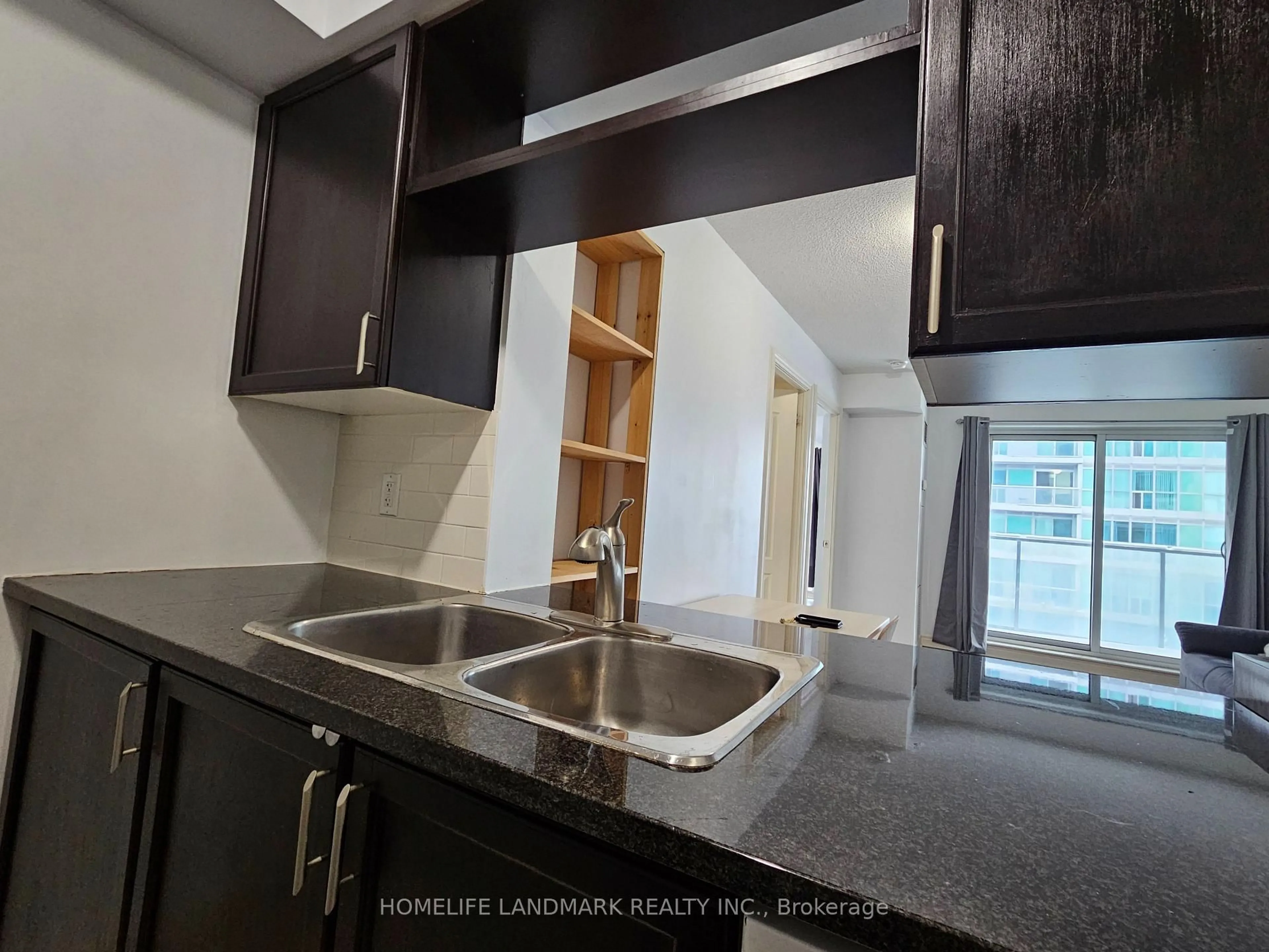 Standard kitchen, unknown for 70 Town Centre Crt ## 1705, Toronto Ontario M1P 4Y7