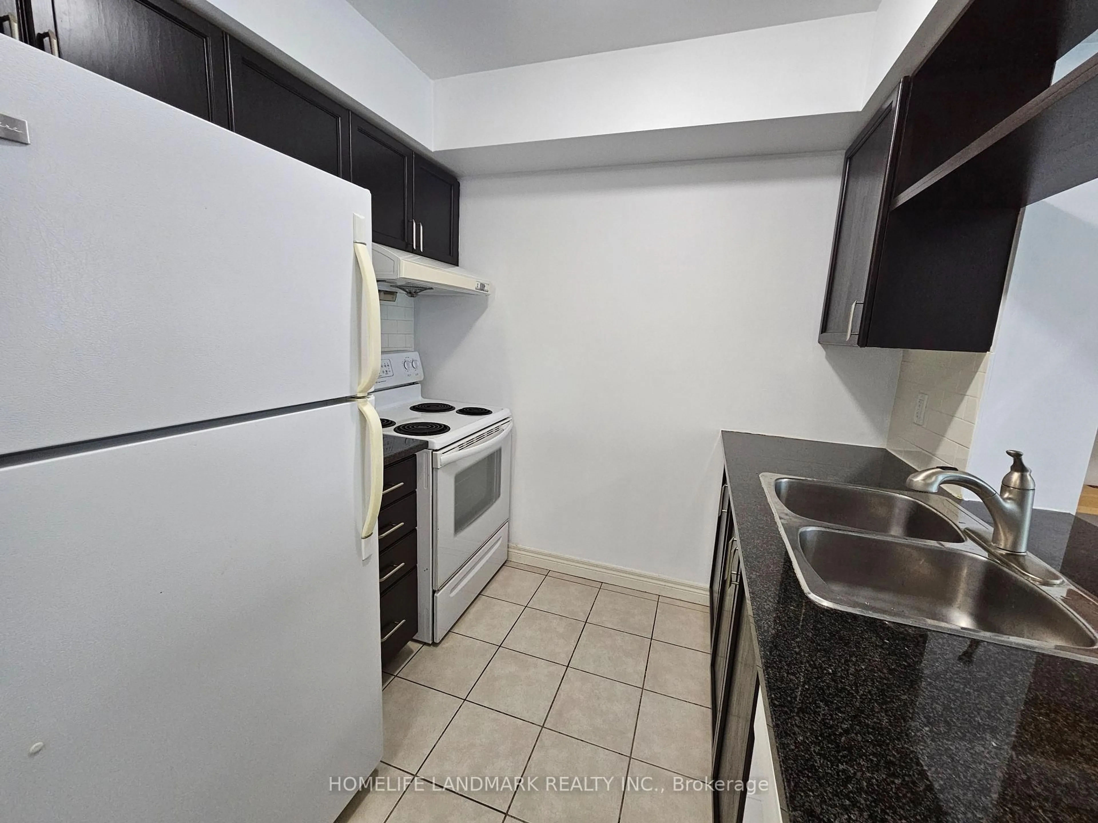 Standard kitchen, unknown for 70 Town Centre Crt ## 1705, Toronto Ontario M1P 4Y7