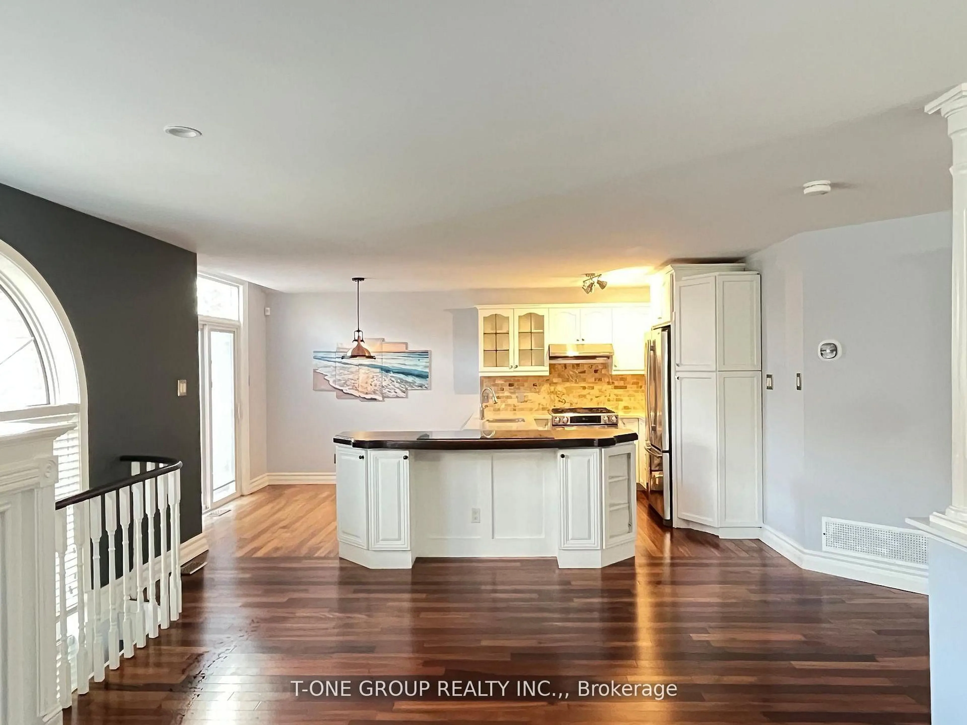 Open concept kitchen, unknown for 507 Dunlop St, Whitby Ontario L1N 1V3