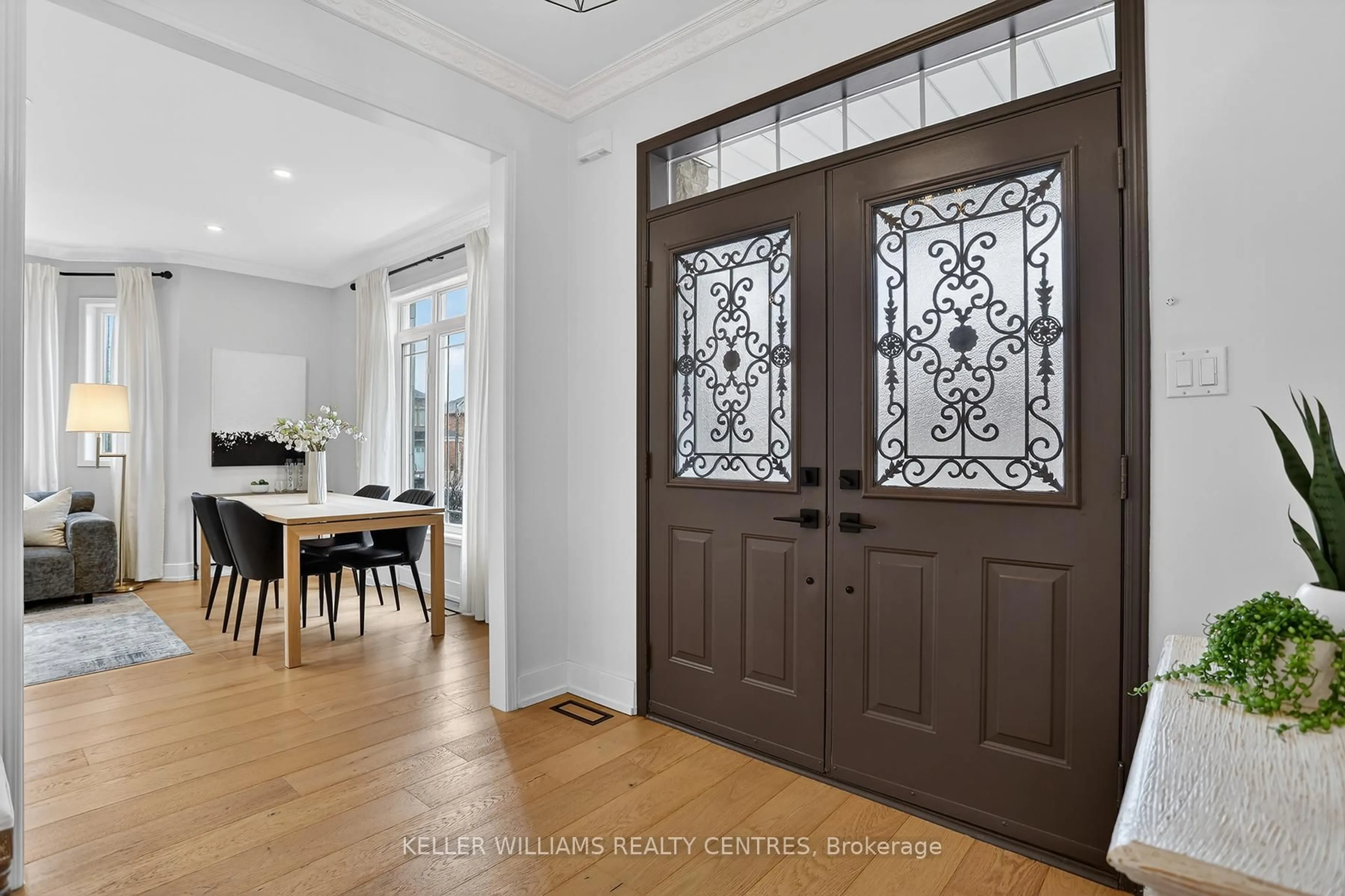 Indoor entryway for 370 Strouds Lane, Pickering Ontario L1V 7J2