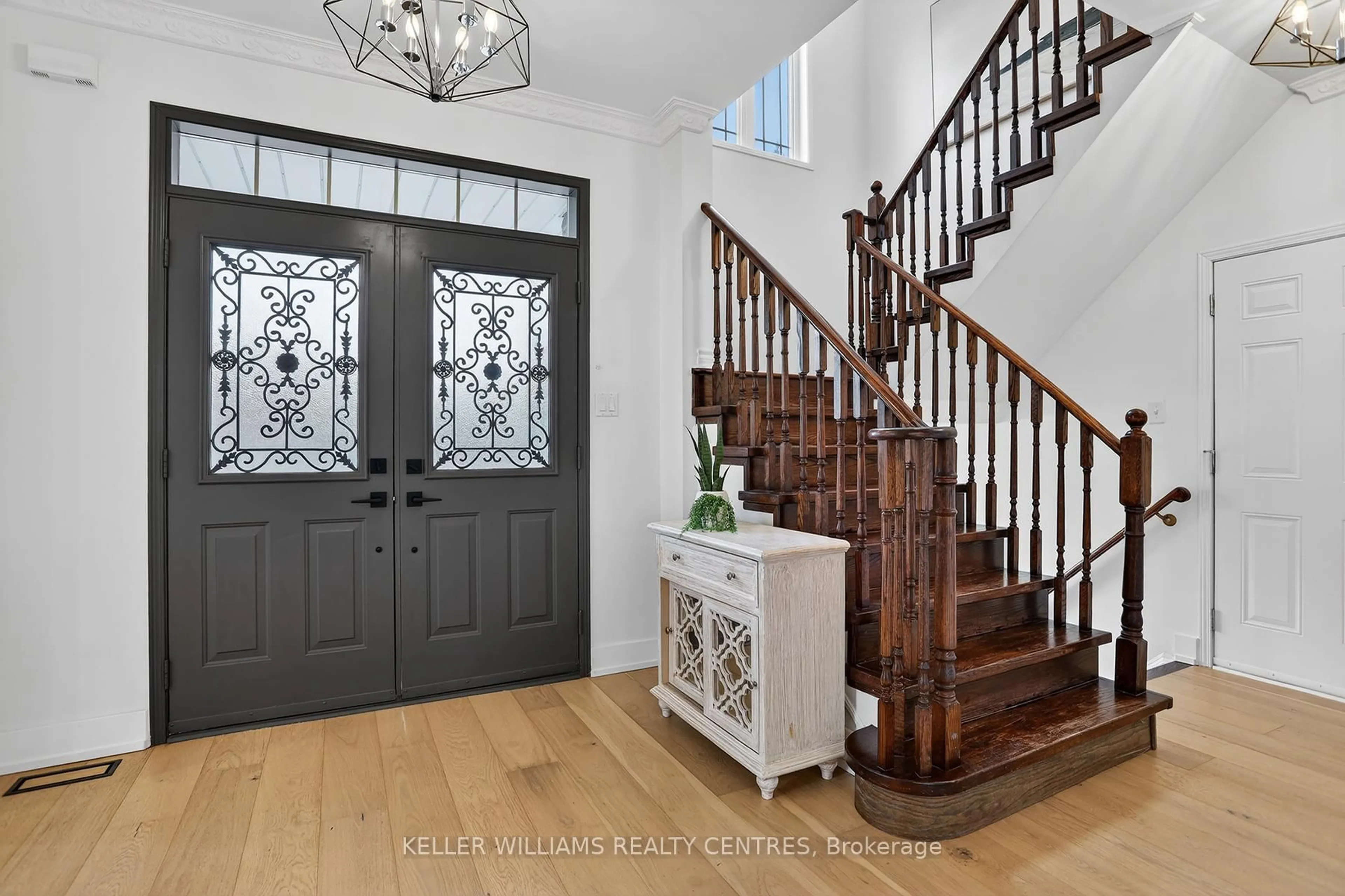 Indoor entryway for 370 Strouds Lane, Pickering Ontario L1V 7J2