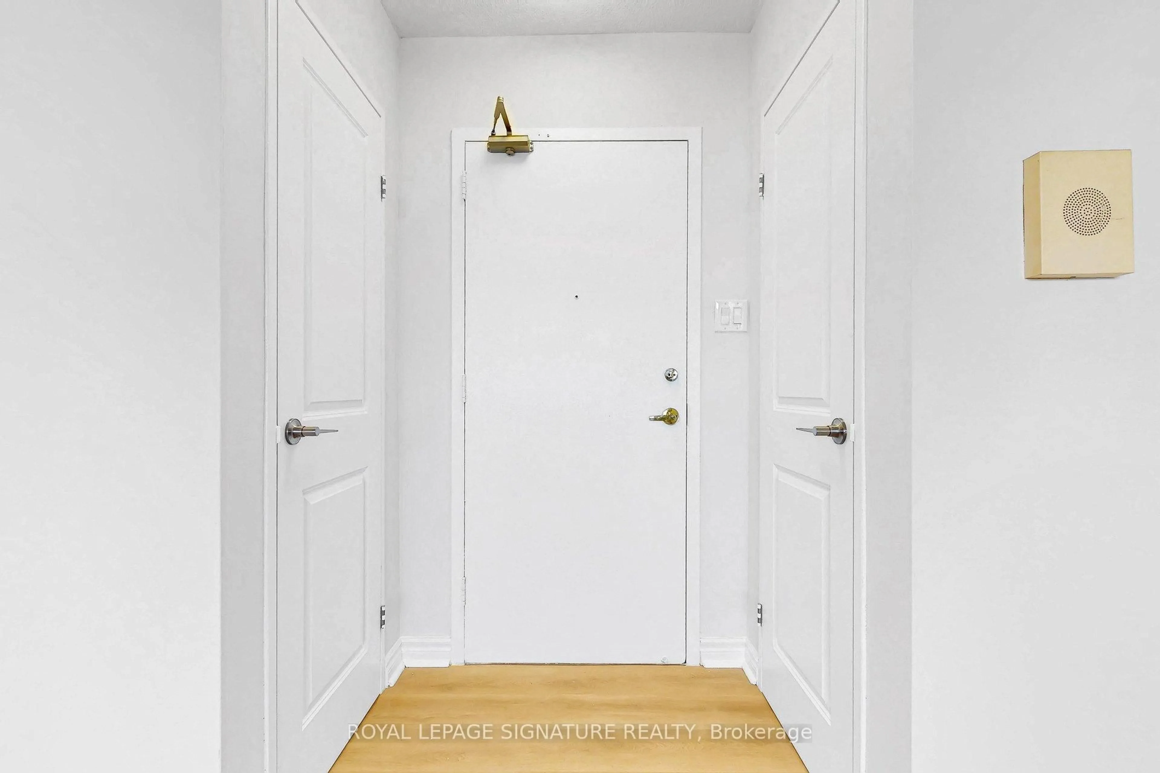 Indoor entryway for 2550 Pharmacy Ave #703, Toronto Ontario M1W 1H9