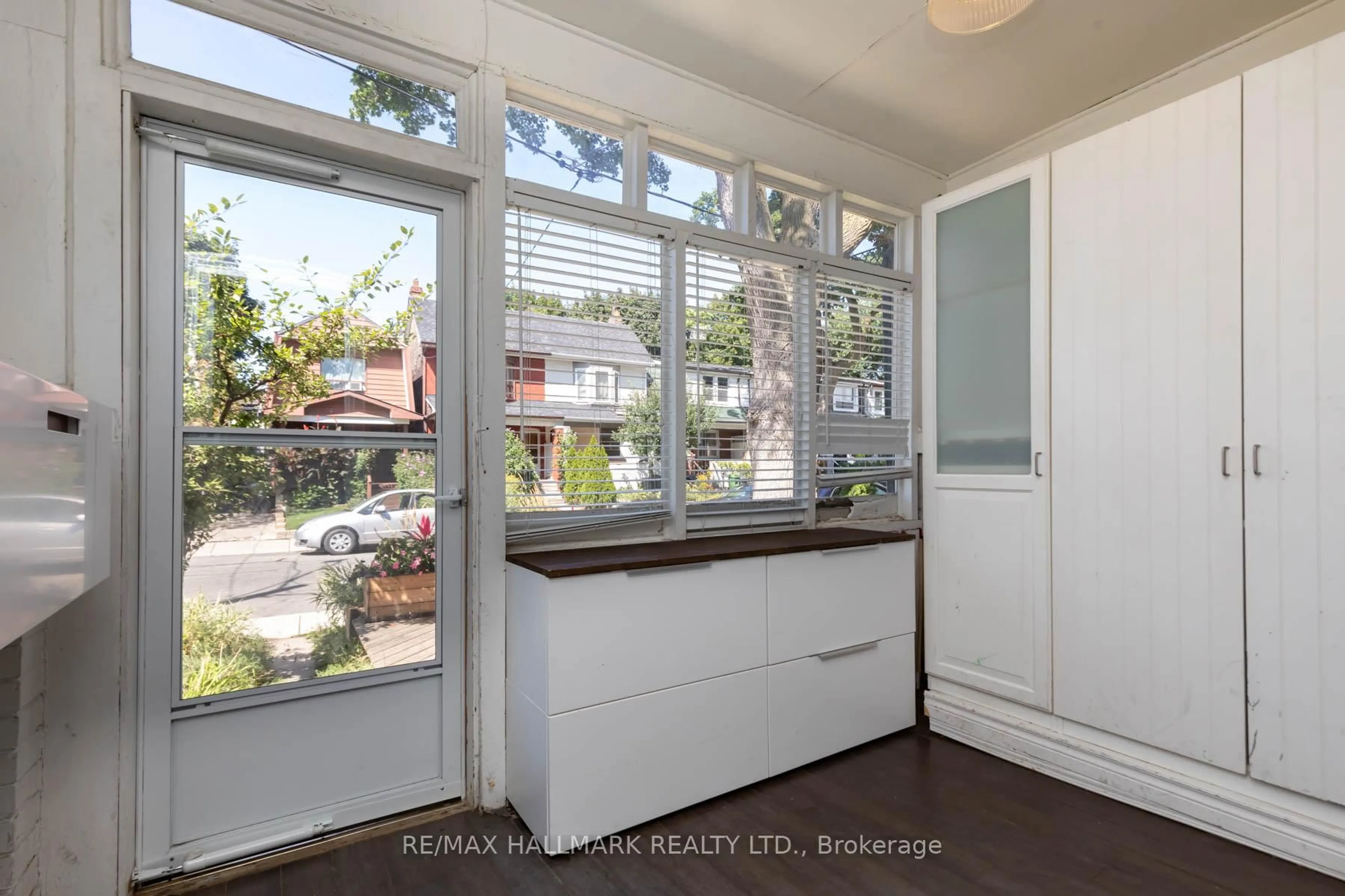 Indoor entryway for 17 Mountalan Ave, Toronto Ontario M4J 1H3