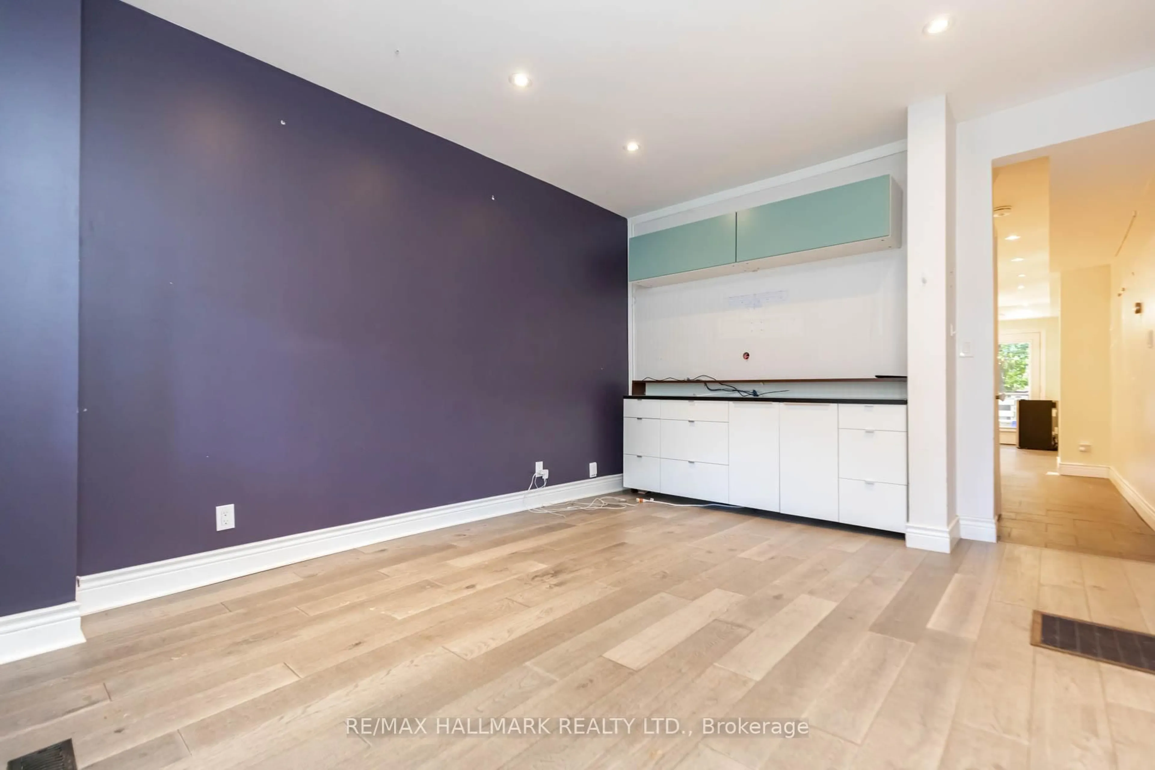 A pic of a room for 17 Mountalan Ave, Toronto Ontario M4J 1H3