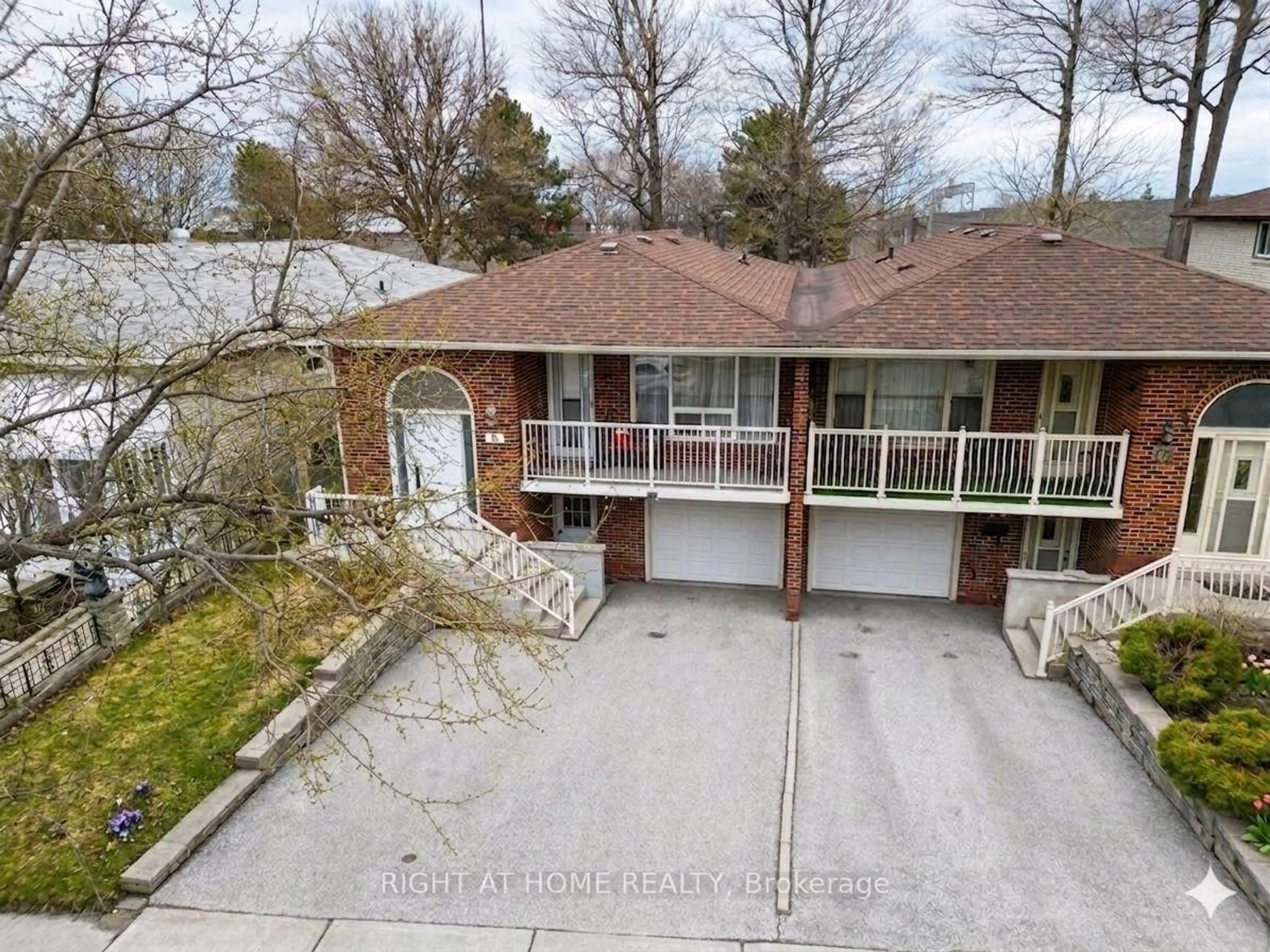 A pic from outside/outdoor area/front of a property/back of a property/a pic from drone, unknown for 81 Heaslip Terr, Toronto Ontario M1T 1W8