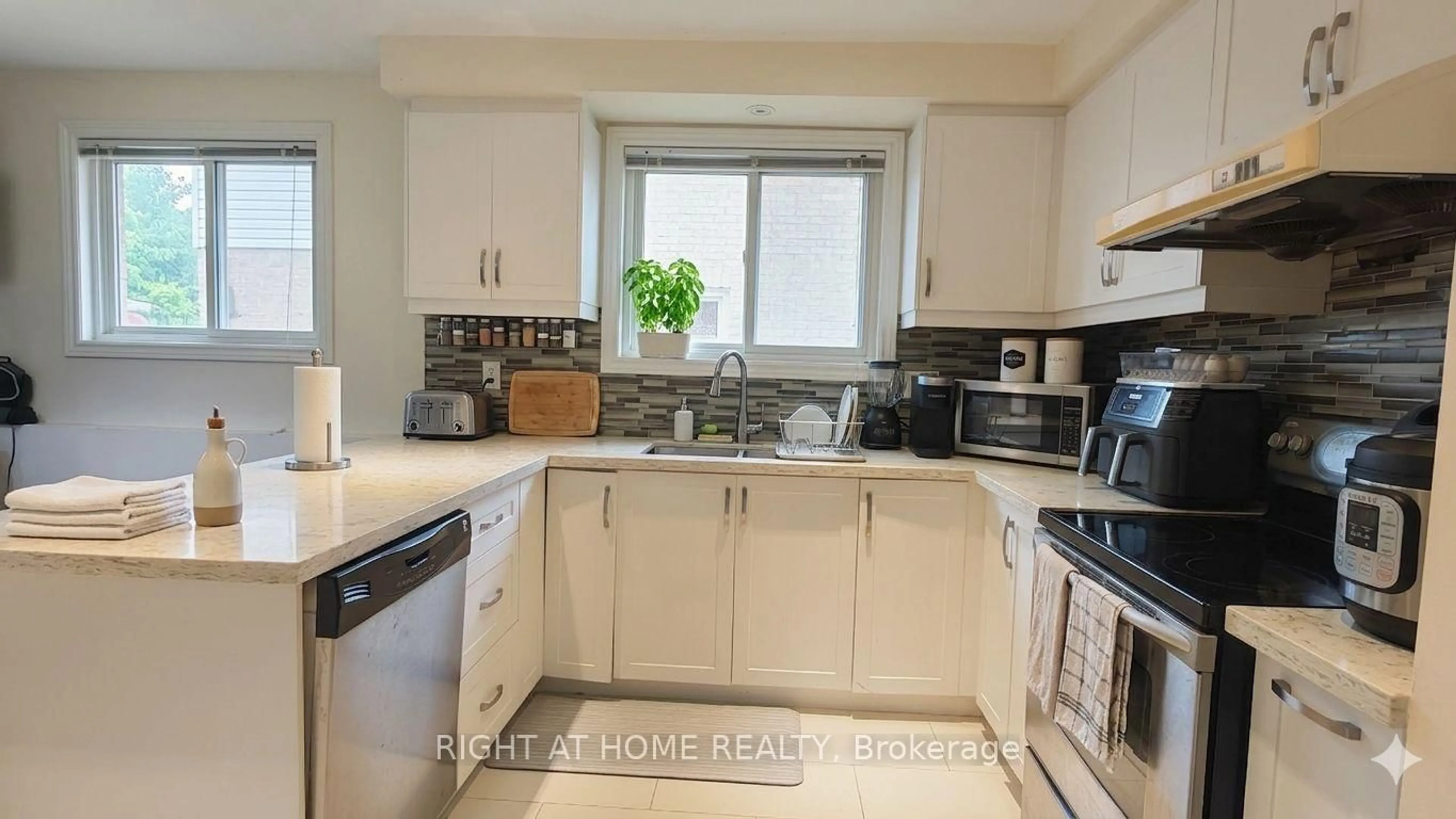 Standard kitchen, ceramic/tile floor for 81 Heaslip Terr, Toronto Ontario M1T 1W8
