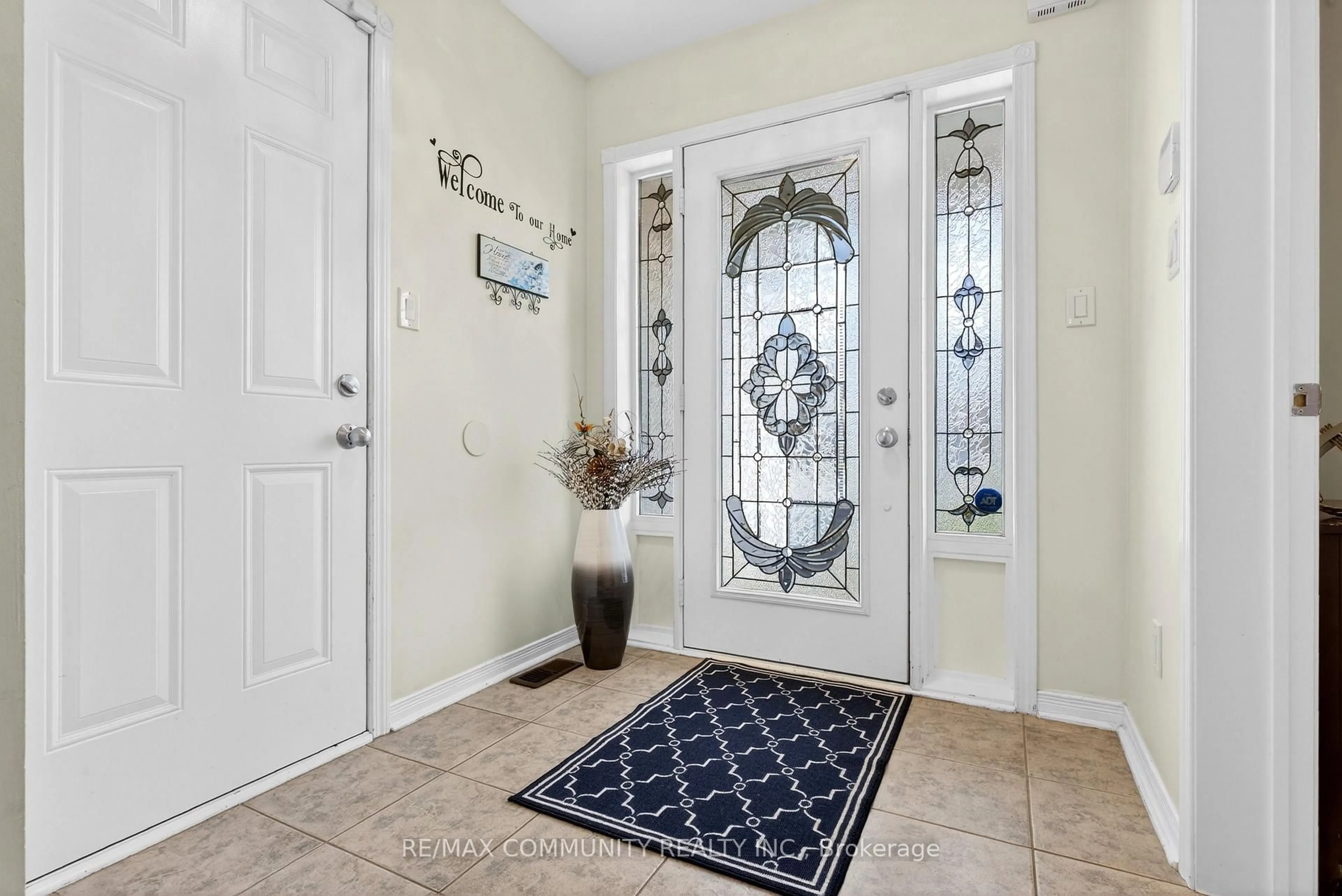 Indoor entryway for 1210 Meath Dr, Oshawa Ontario L1K 0G5