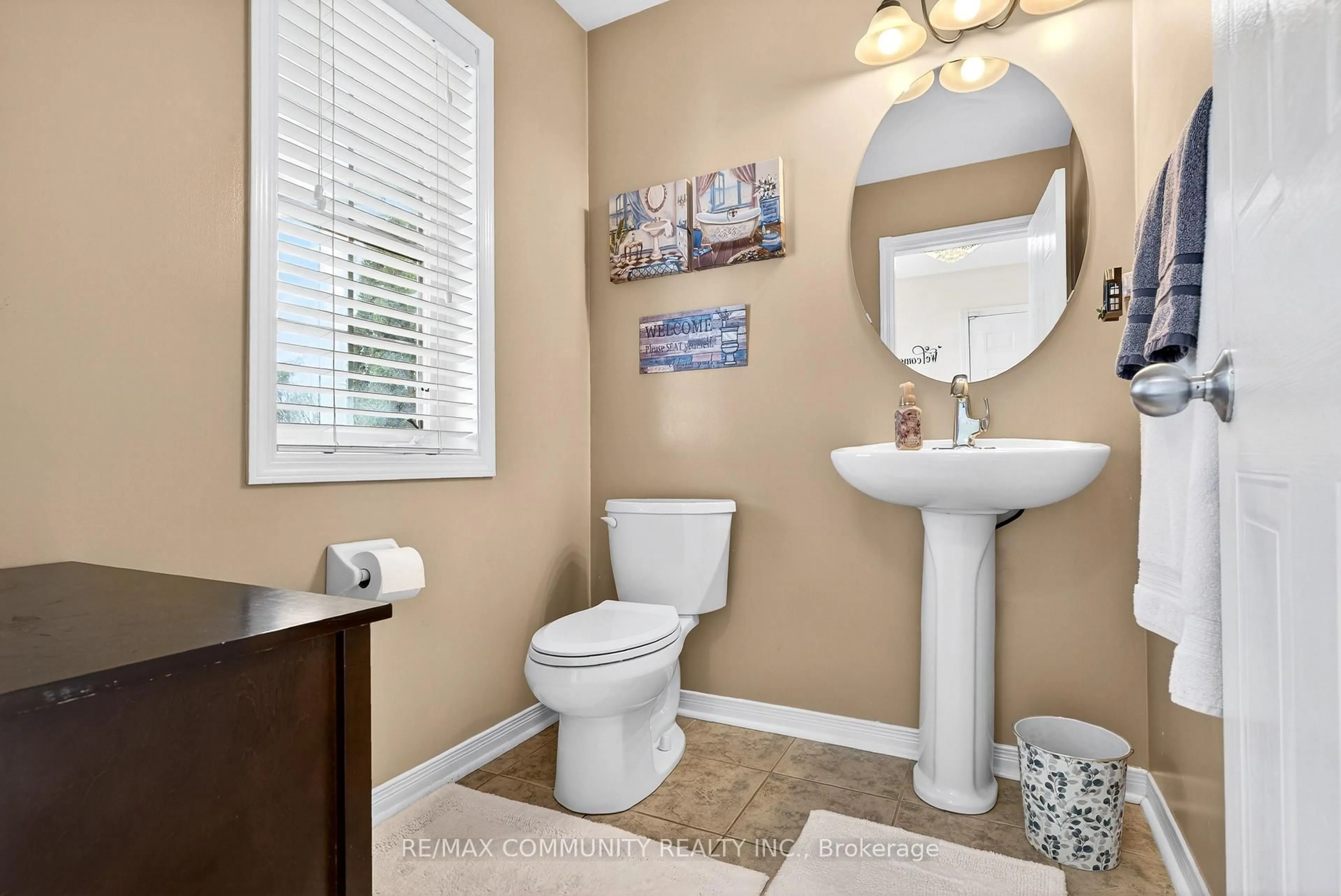 Standard bathroom, ceramic/tile floor for 1210 Meath Dr, Oshawa Ontario L1K 0G5