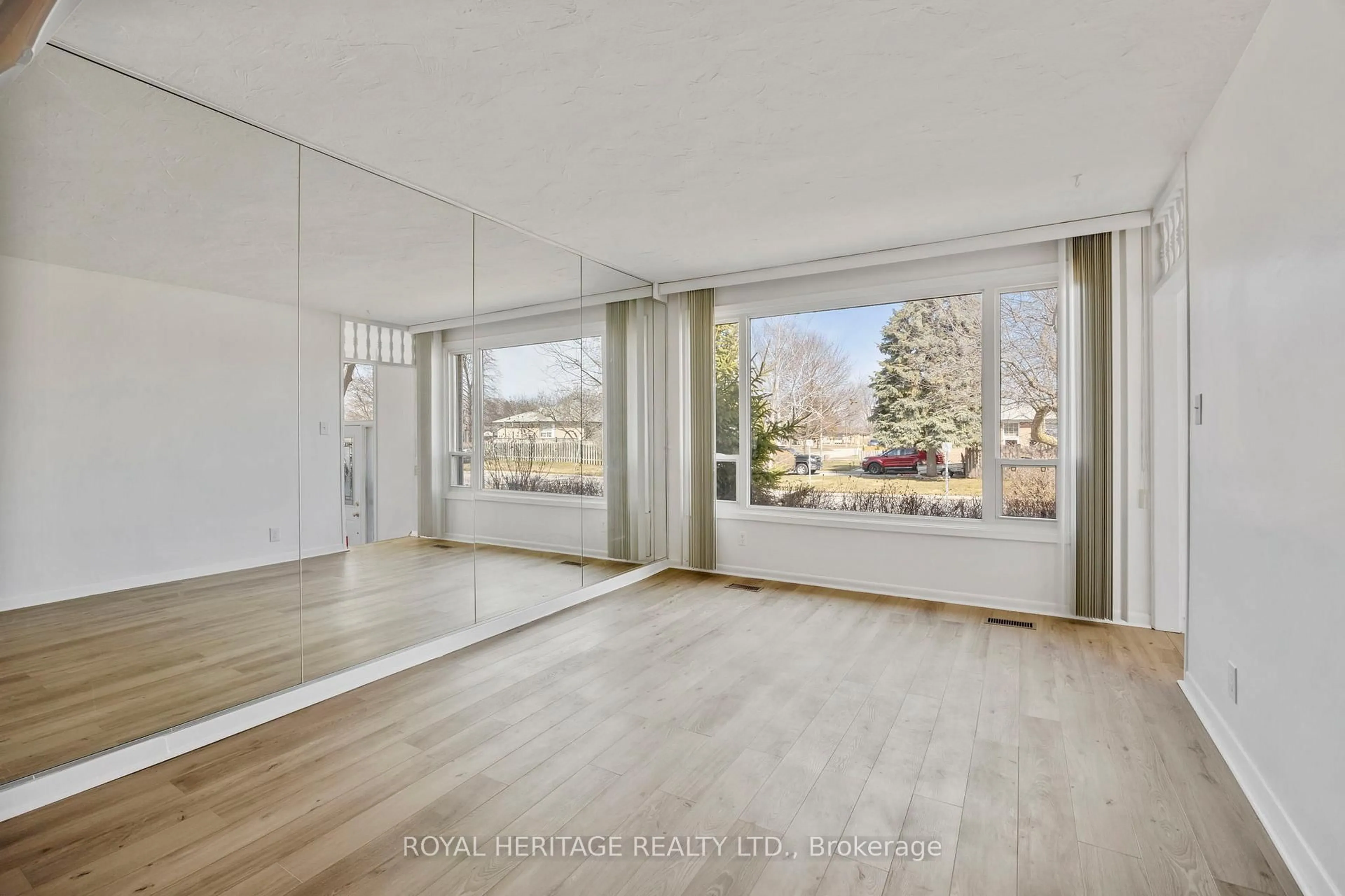 A pic of a room for 121 Tulloch Dr, Ajax Ontario L1S 2S7