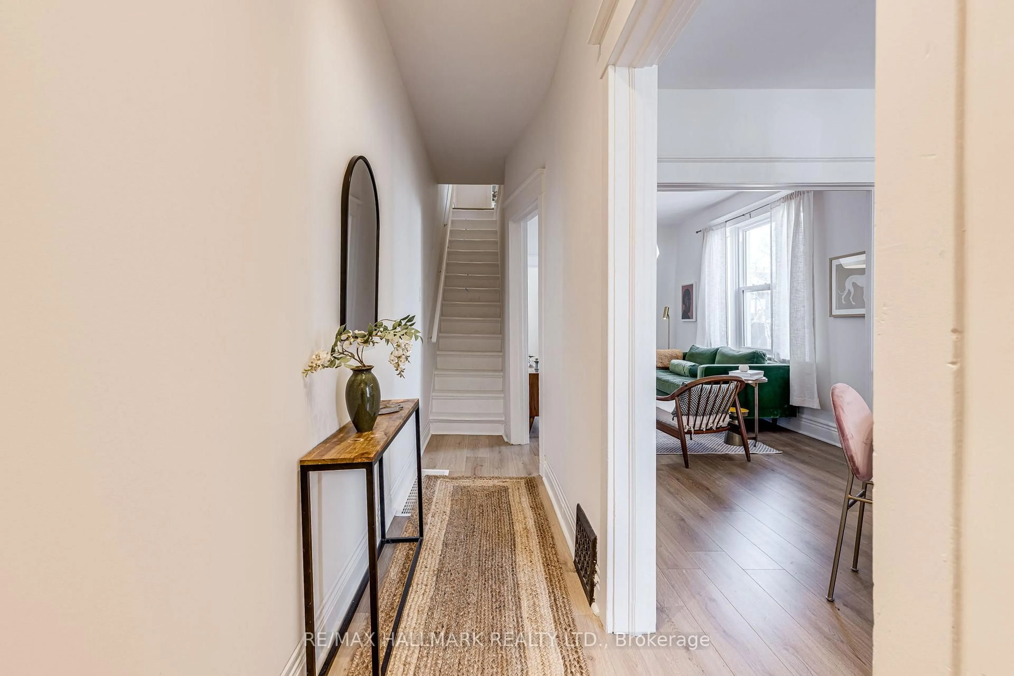 Indoor entryway for 31 Myrtle Ave, Toronto Ontario M4M 2A4