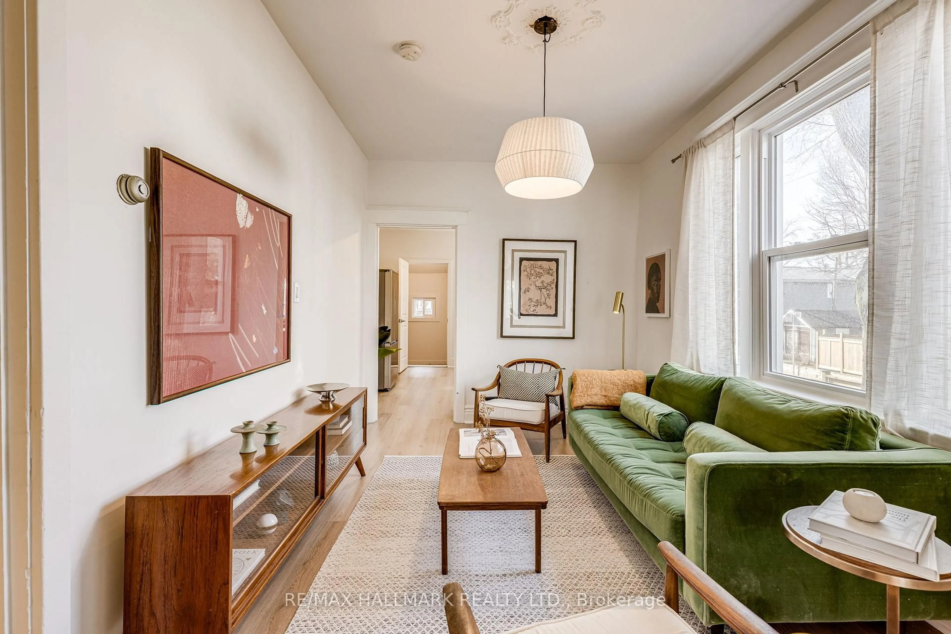 Living room with furniture, unknown for 31 Myrtle Ave, Toronto Ontario M4M 2A4