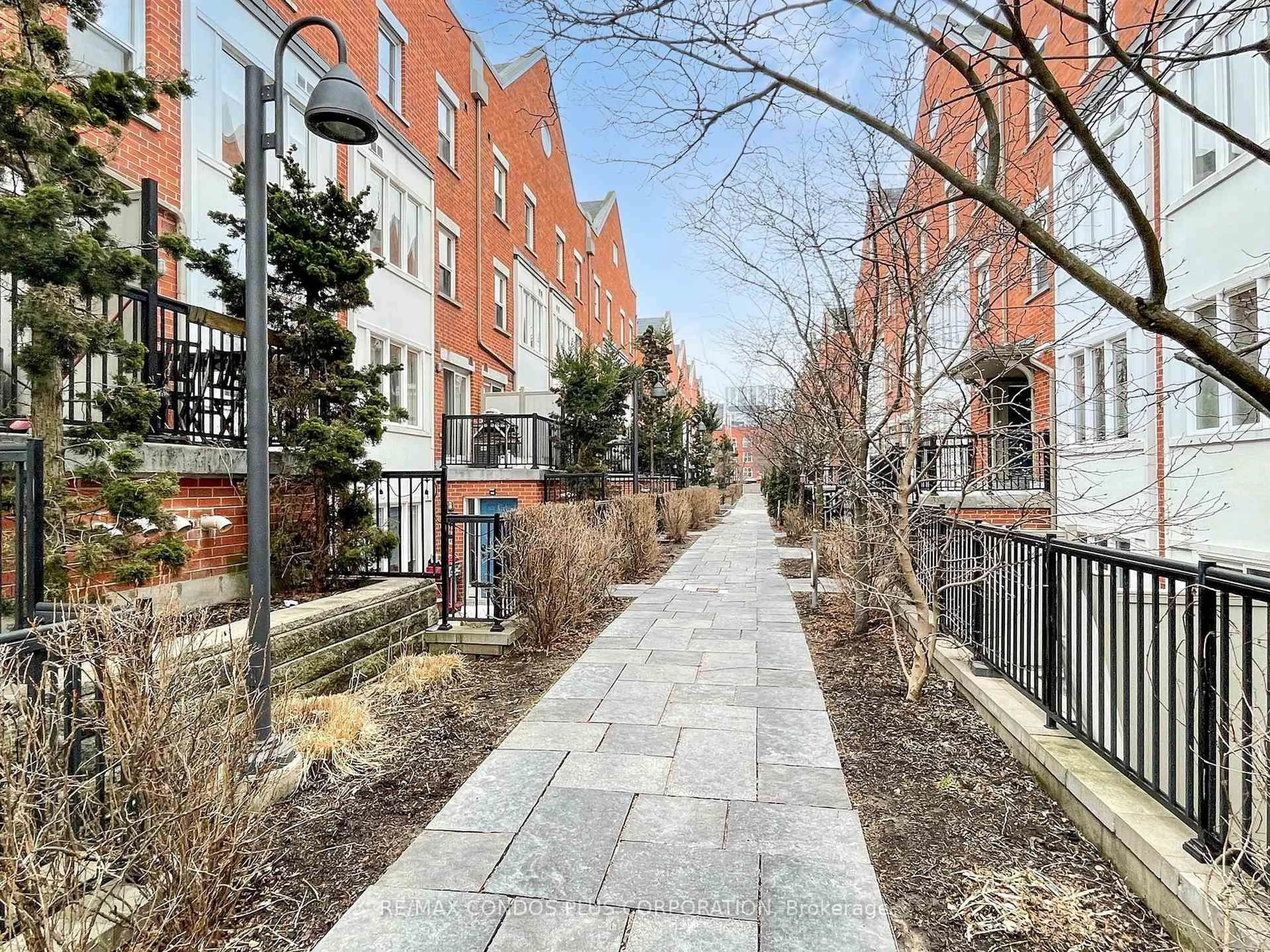 Patio, street for 29 Florence Wyle Lane, Toronto Ontario M4M 3E7