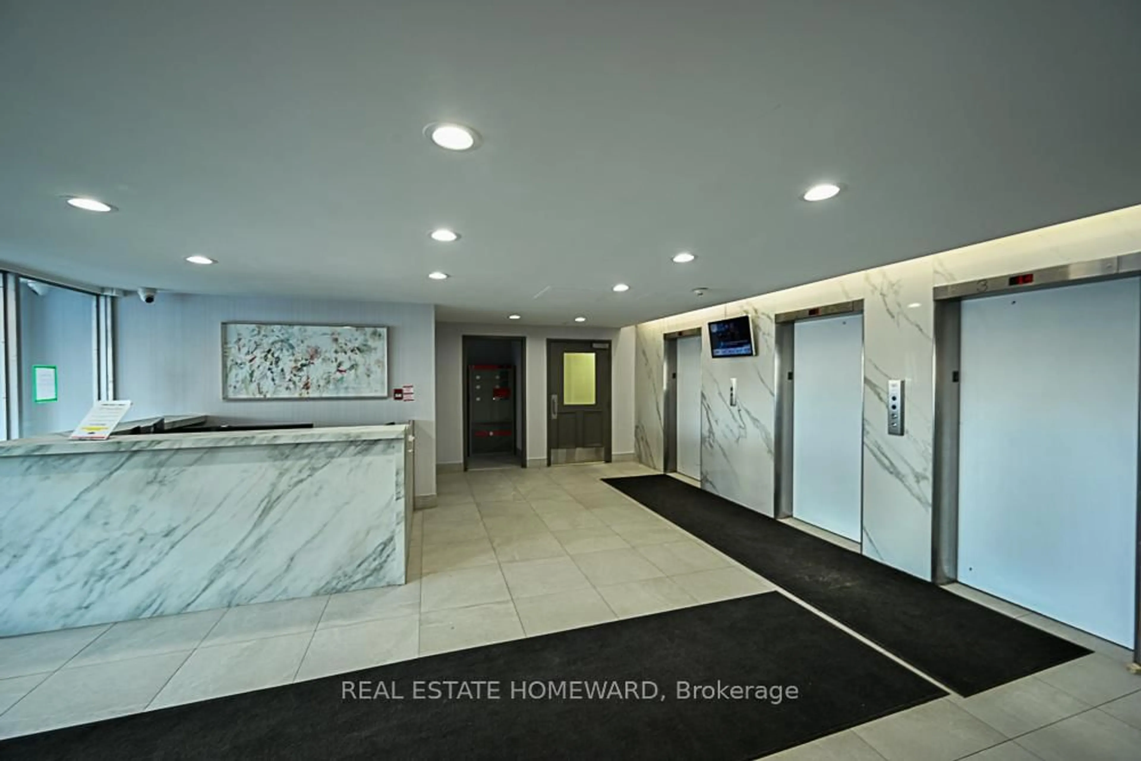 Indoor foyer for 2550 Pharmacy Ave #1015, Toronto Ontario M1W 1H9