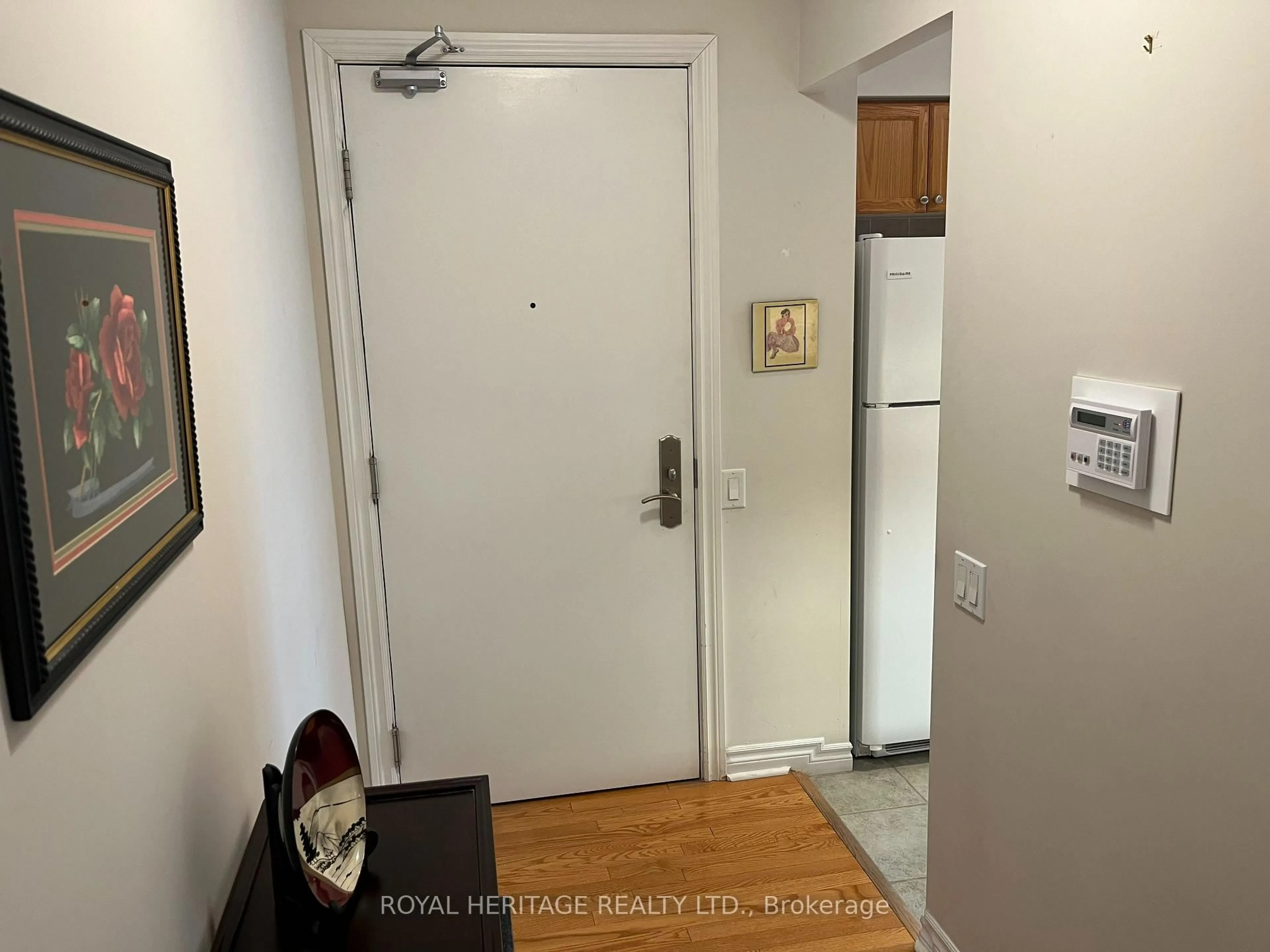 Indoor entryway for 61 Town Centre Crt #1903, Toronto Ontario M1P 5C5