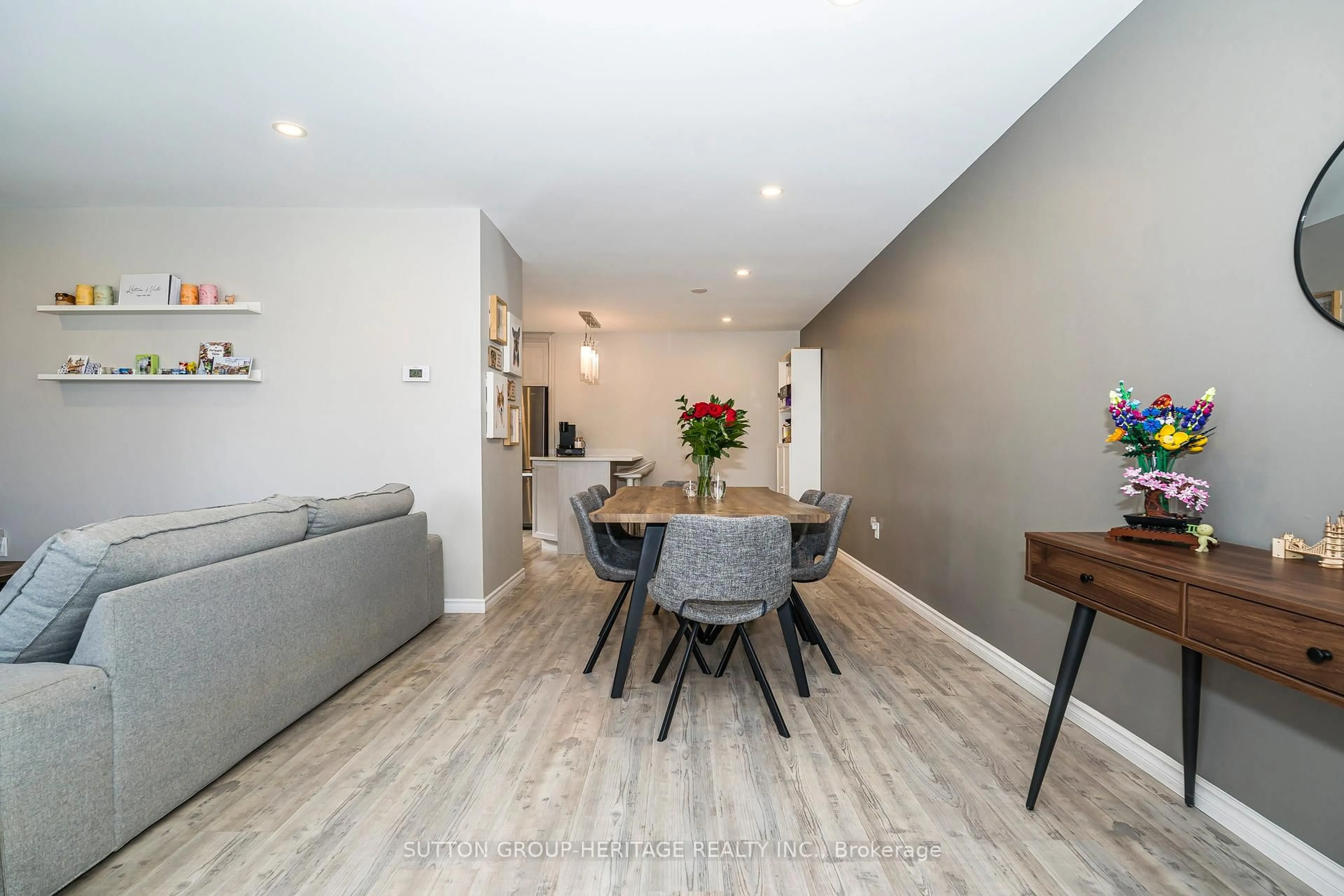 Unknown for 437 Sedan Cres, Oshawa Ontario L1H 3G4