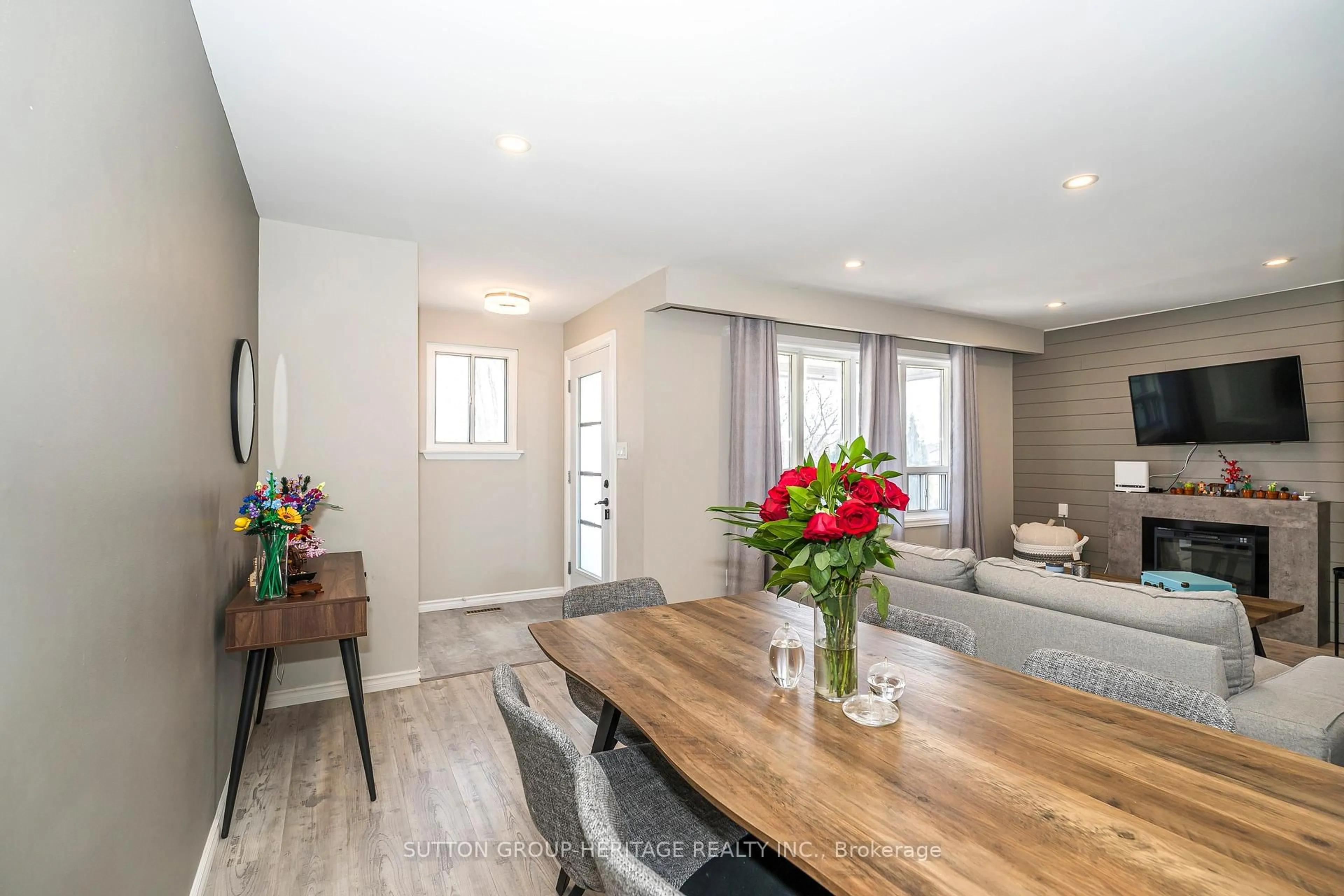 Unknown for 437 Sedan Cres, Oshawa Ontario L1H 3G4