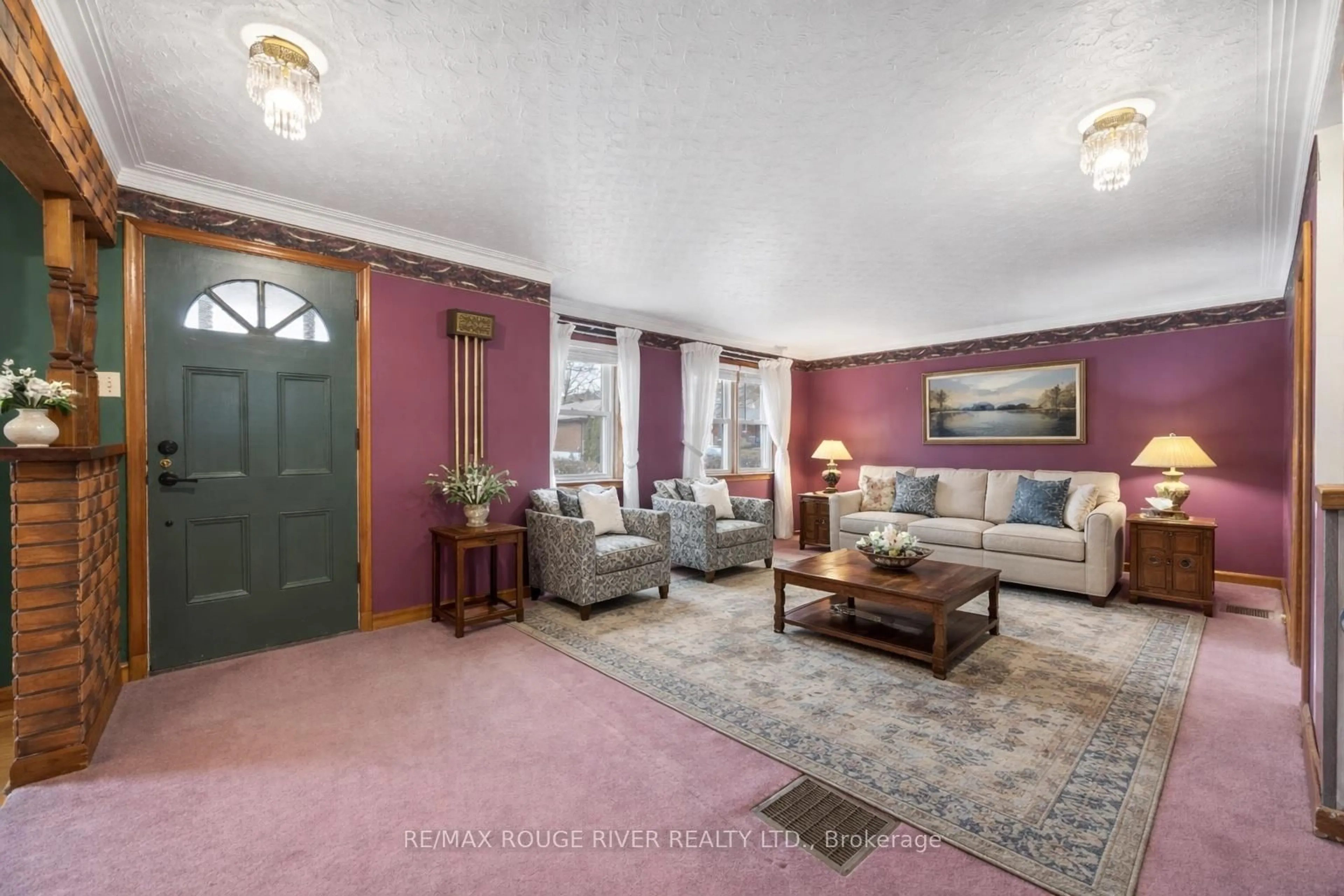 Living room with furniture, unknown for 510 Dunkirk Ave, Oshawa Ontario L1H 3G7