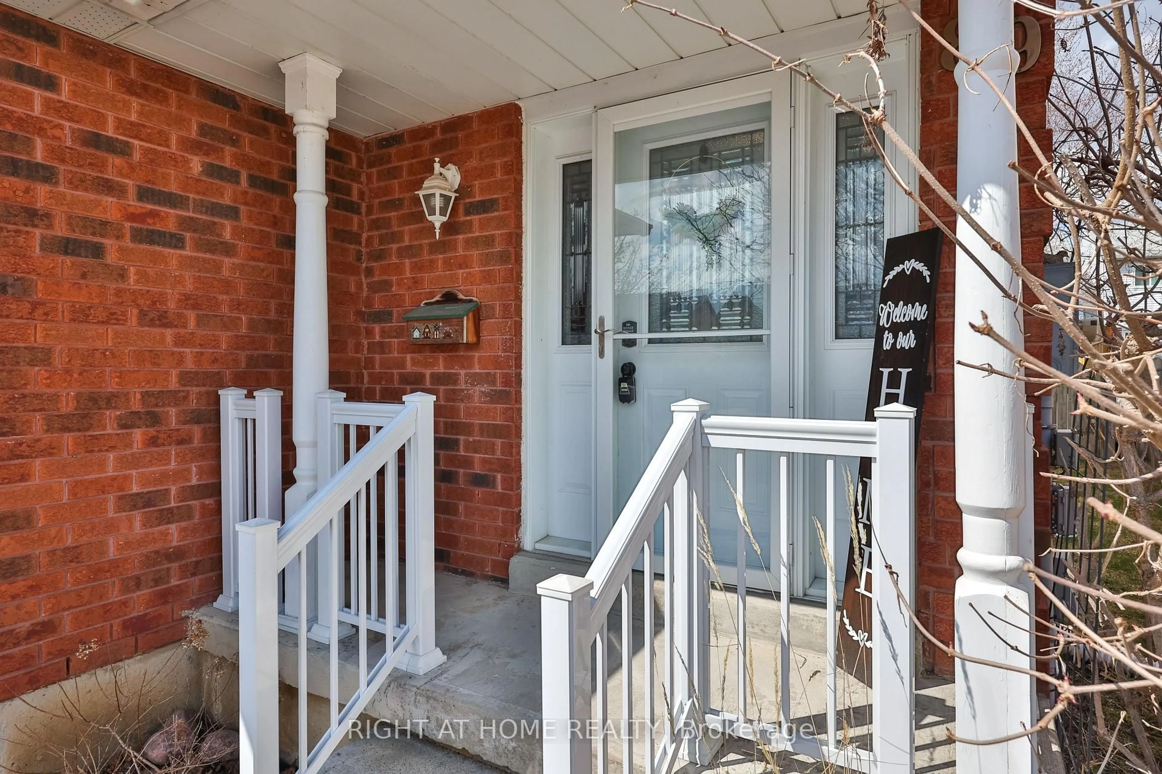 Indoor entryway for 89 Vail Meadows Cres, Clarington Ontario L1C 4T3