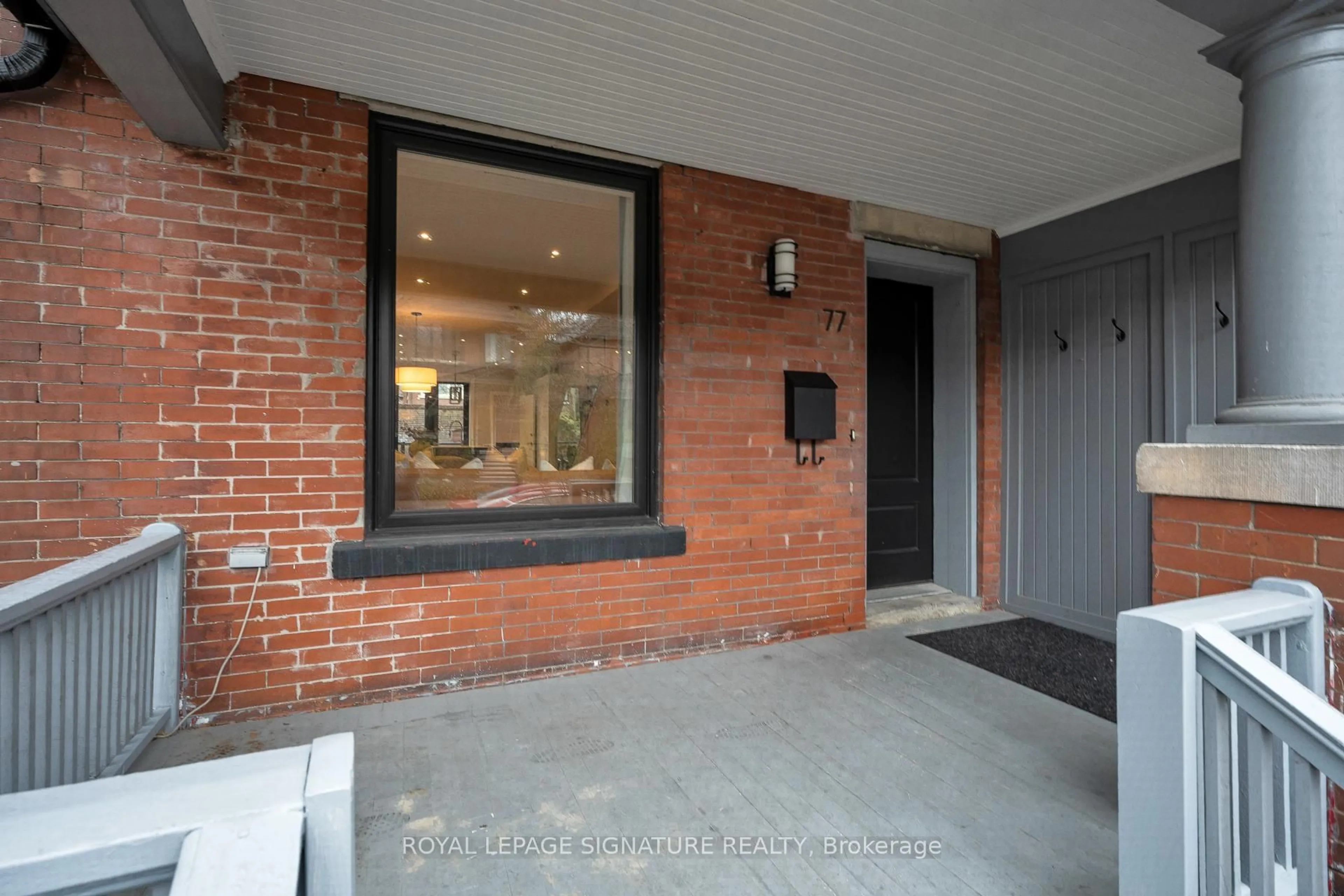 Indoor foyer for 77 Dearbourne Ave, Toronto Ontario M4K 1M6