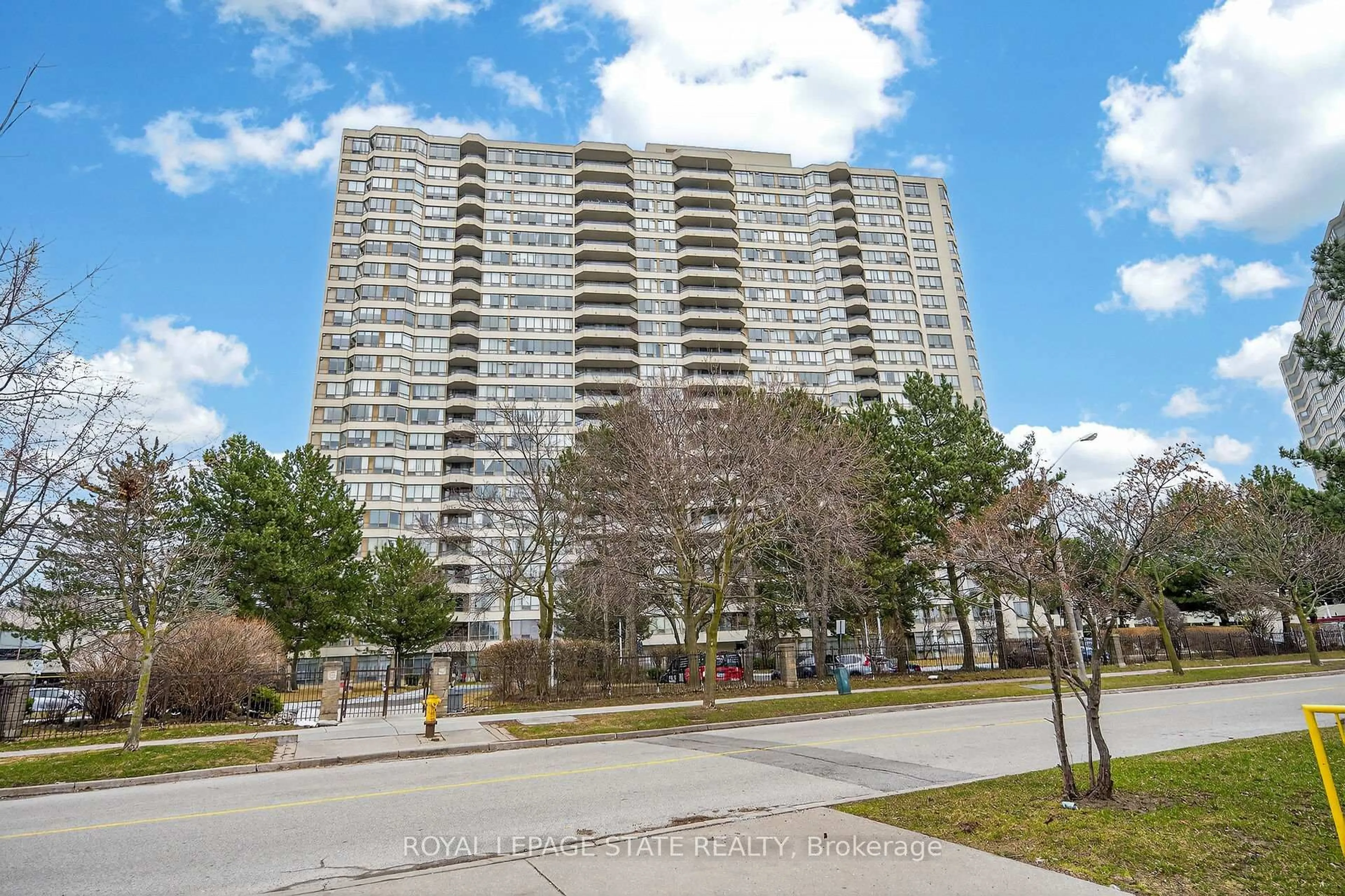 A pic from outside/outdoor area/front of a property/back of a property/a pic from drone, street for 3 Greystone Walk Dr #1918, Toronto Ontario M1K 5J4