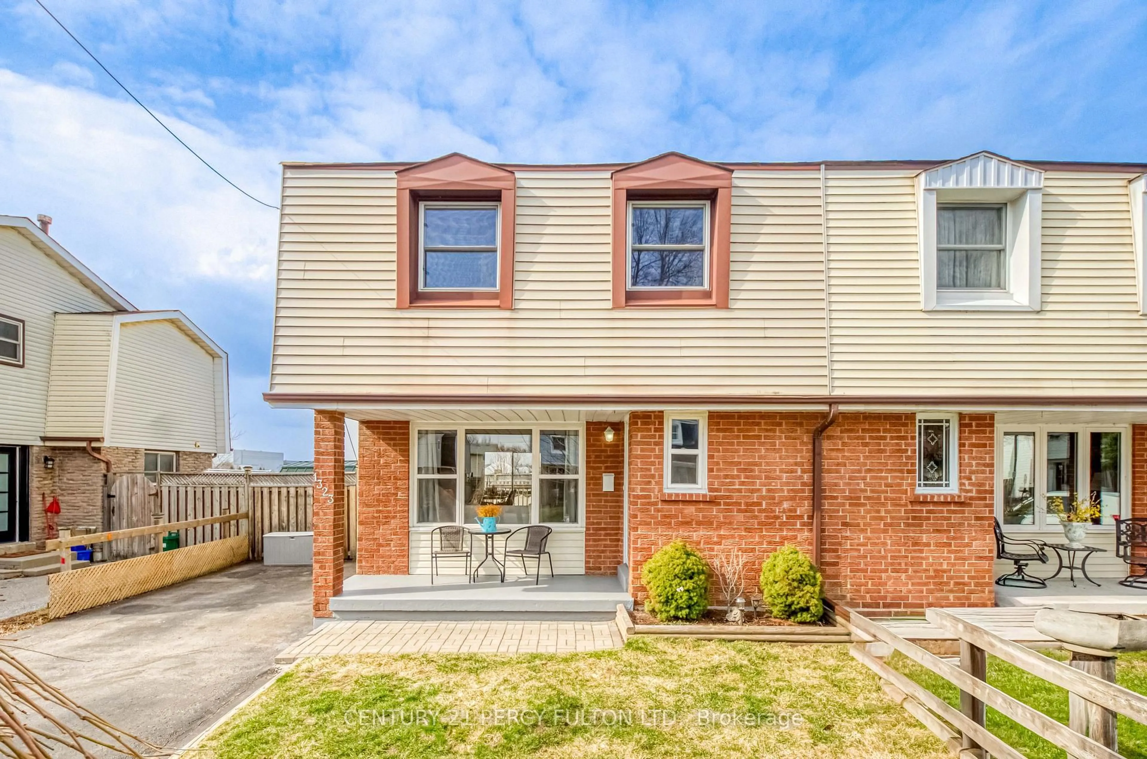 Home with brick exterior material, street for 1323 Fenelon Cres, Oshawa Ontario L1J 6G2