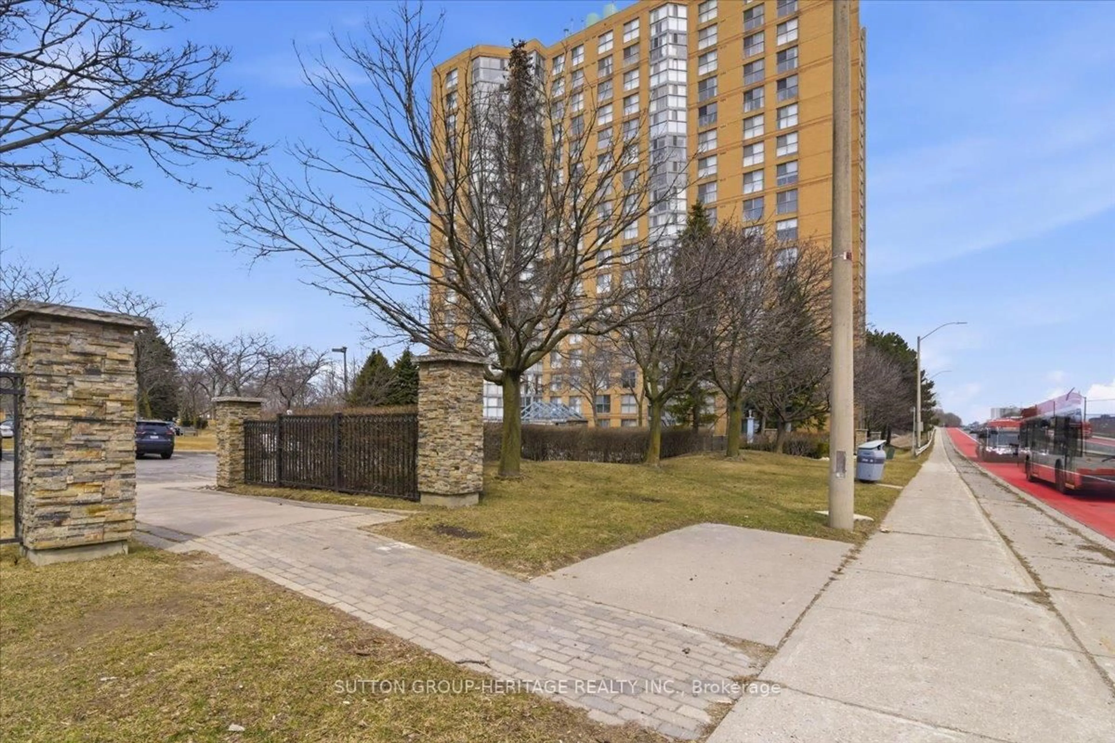 Patio, street for 90 Dale Ave #1705, Toronto Ontario M1J 3N4
