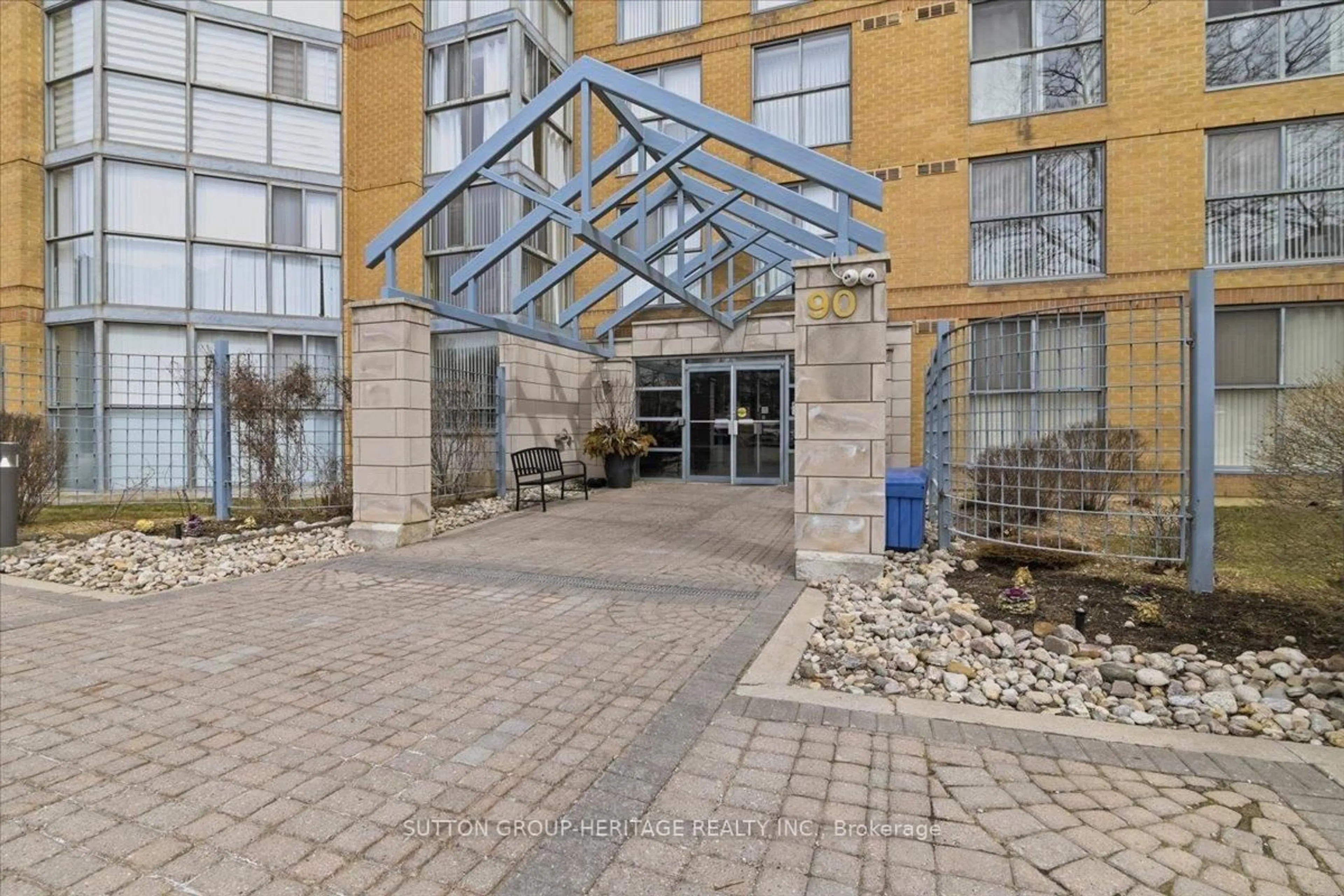 Indoor foyer for 90 Dale Ave #1705, Toronto Ontario M1J 3N4